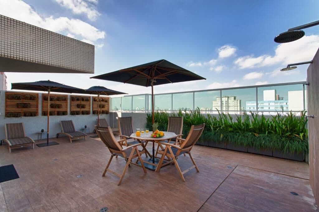 Paraíso Suítes by Charlie