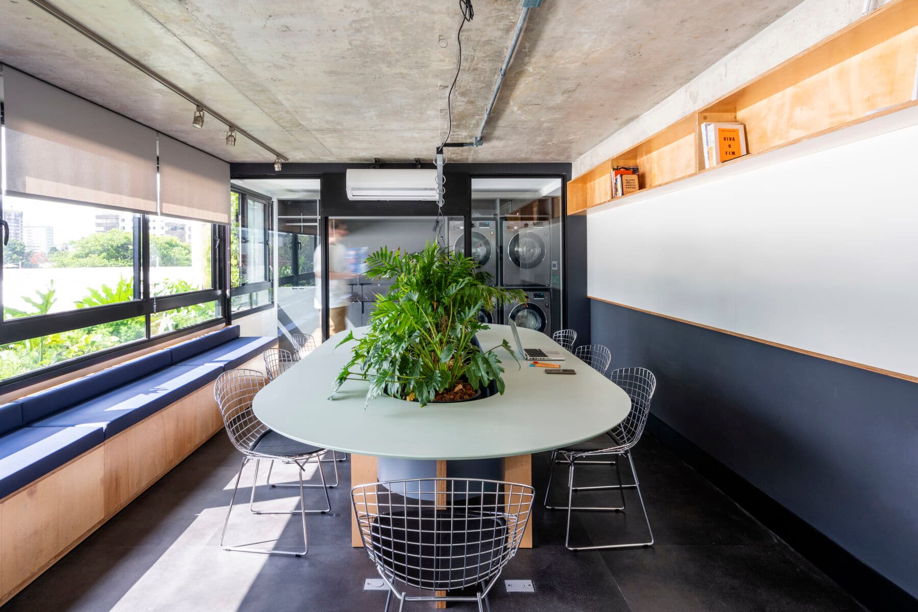 Charlie Porto Alegre Praça 4