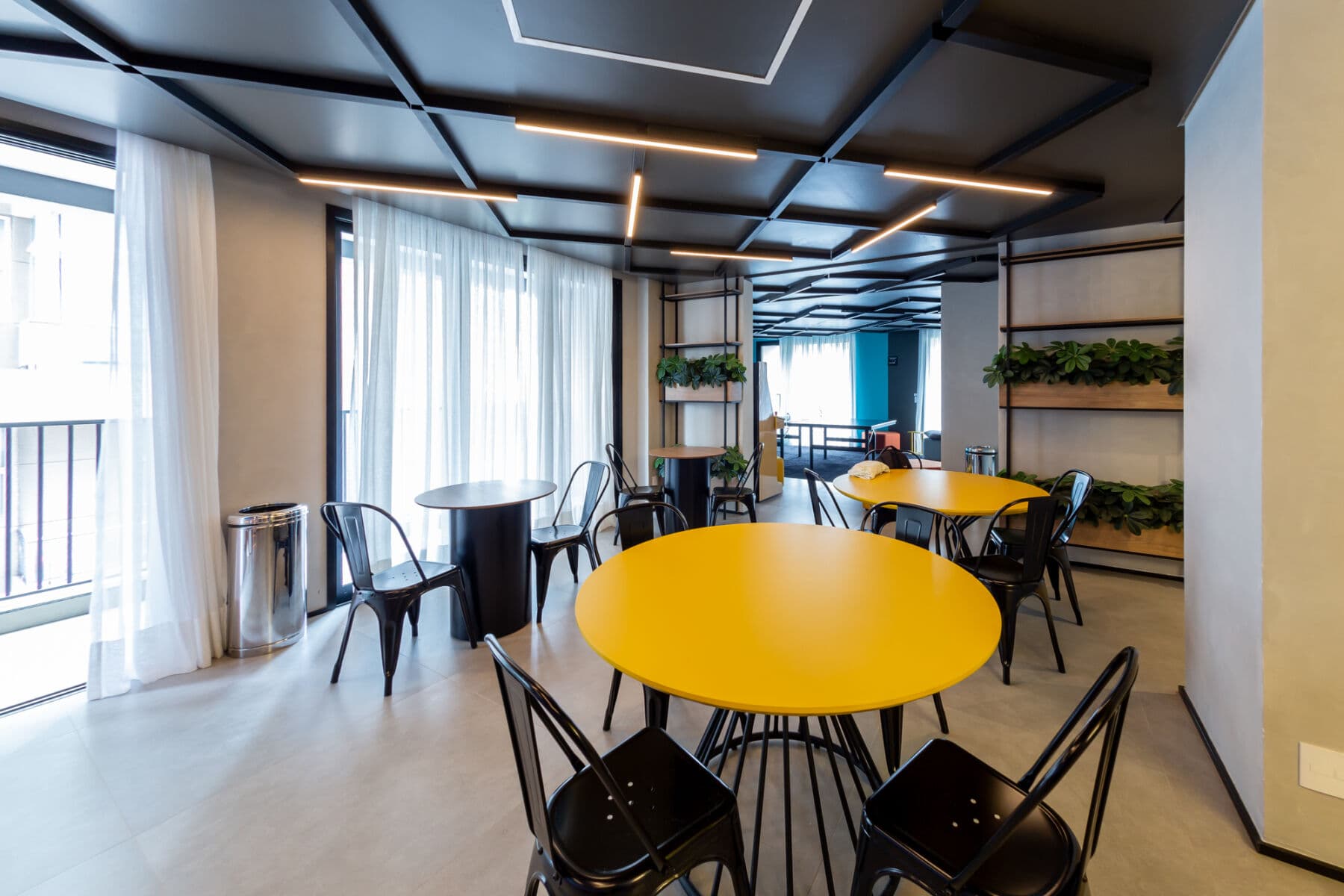 Charlie Nik Vila Mariana