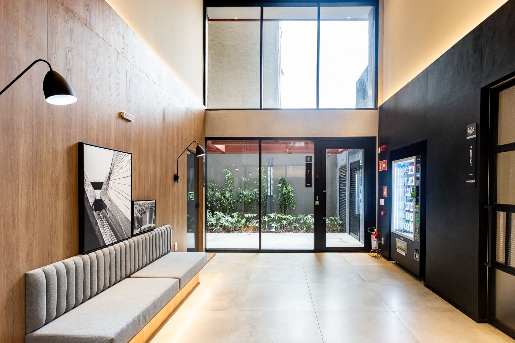 Charlie Sabiá Moema Essential