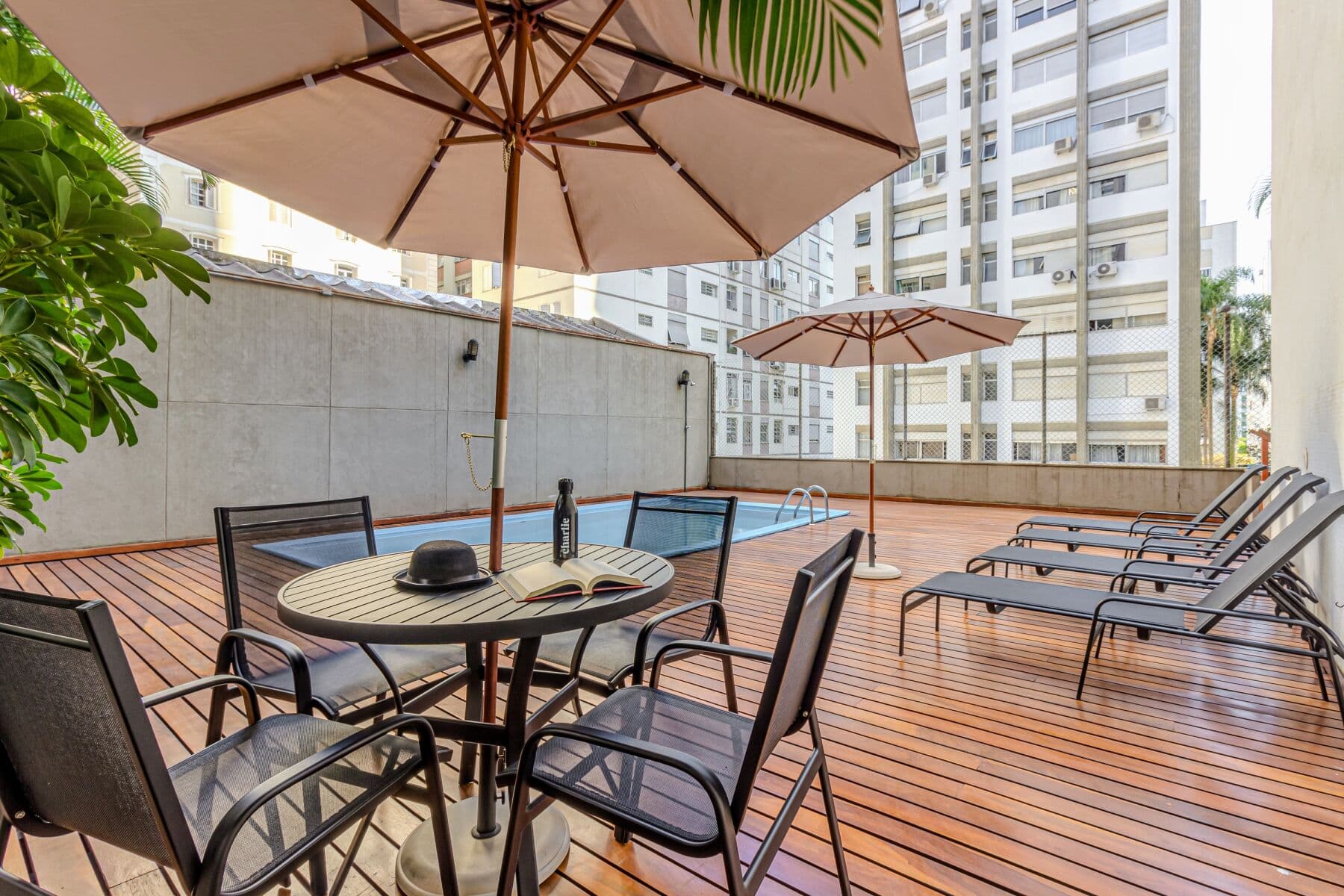 Charlie Poeta Drummond Jardins