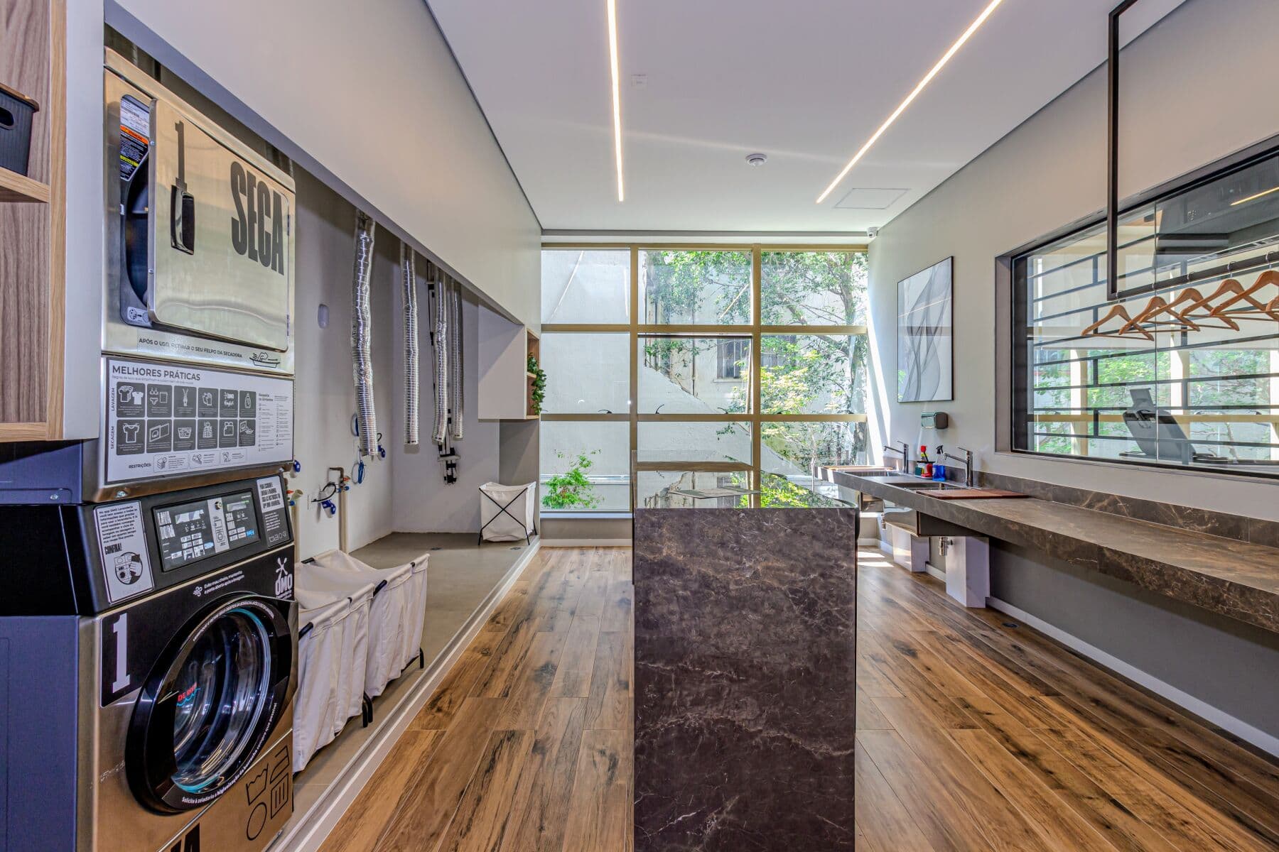 Charlie Nik Paradiso