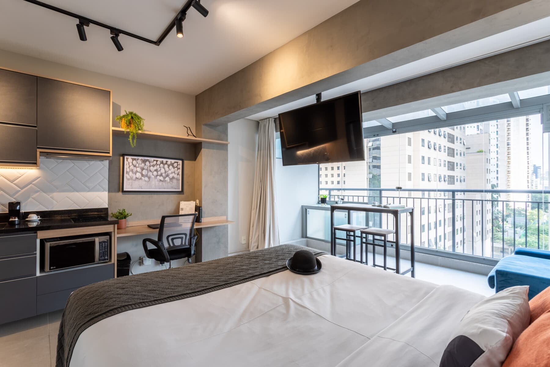 Studio Standard Casal com Sofá Cama - Charlie Vitrali Moema