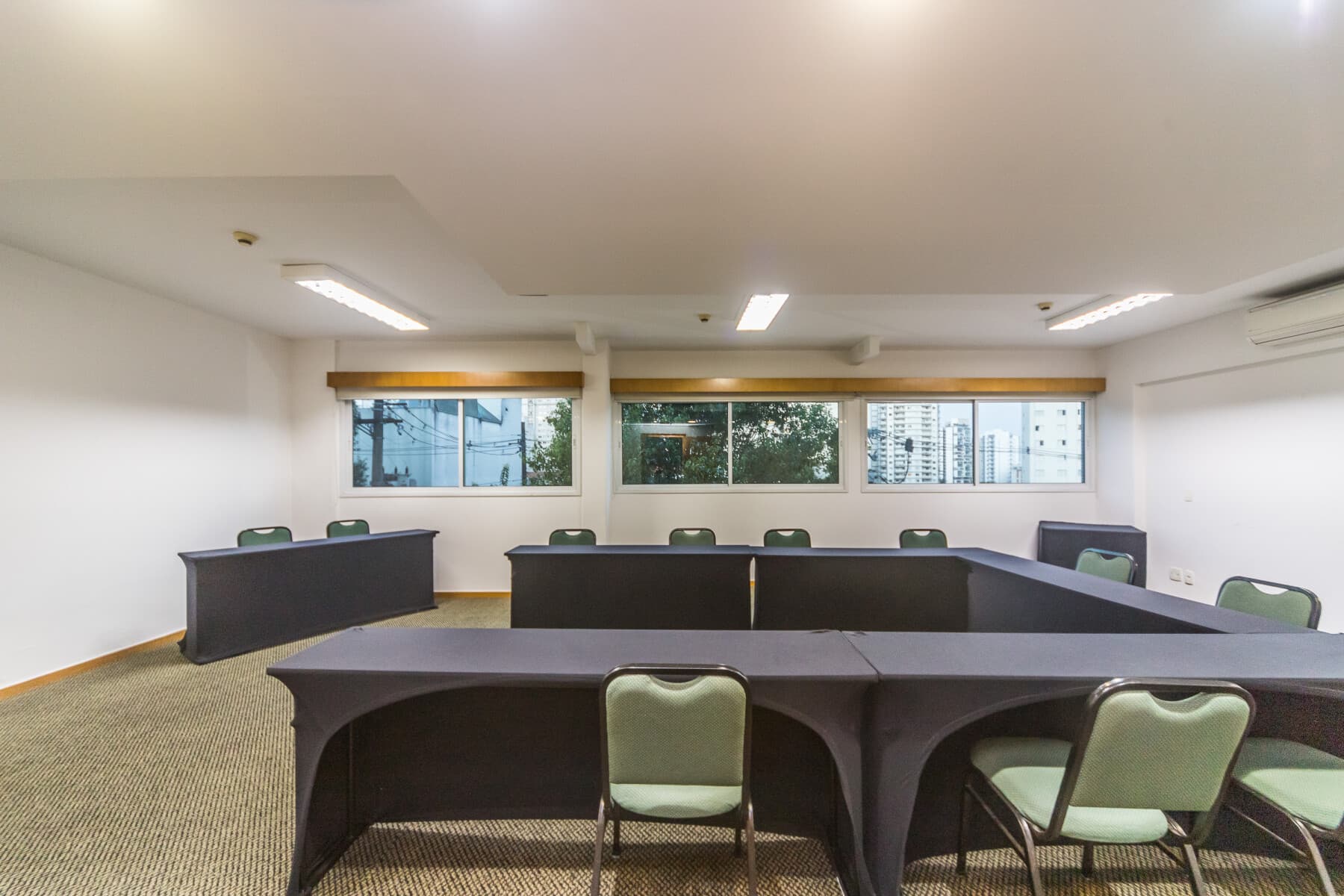 Paraíso Suítes by Charlie