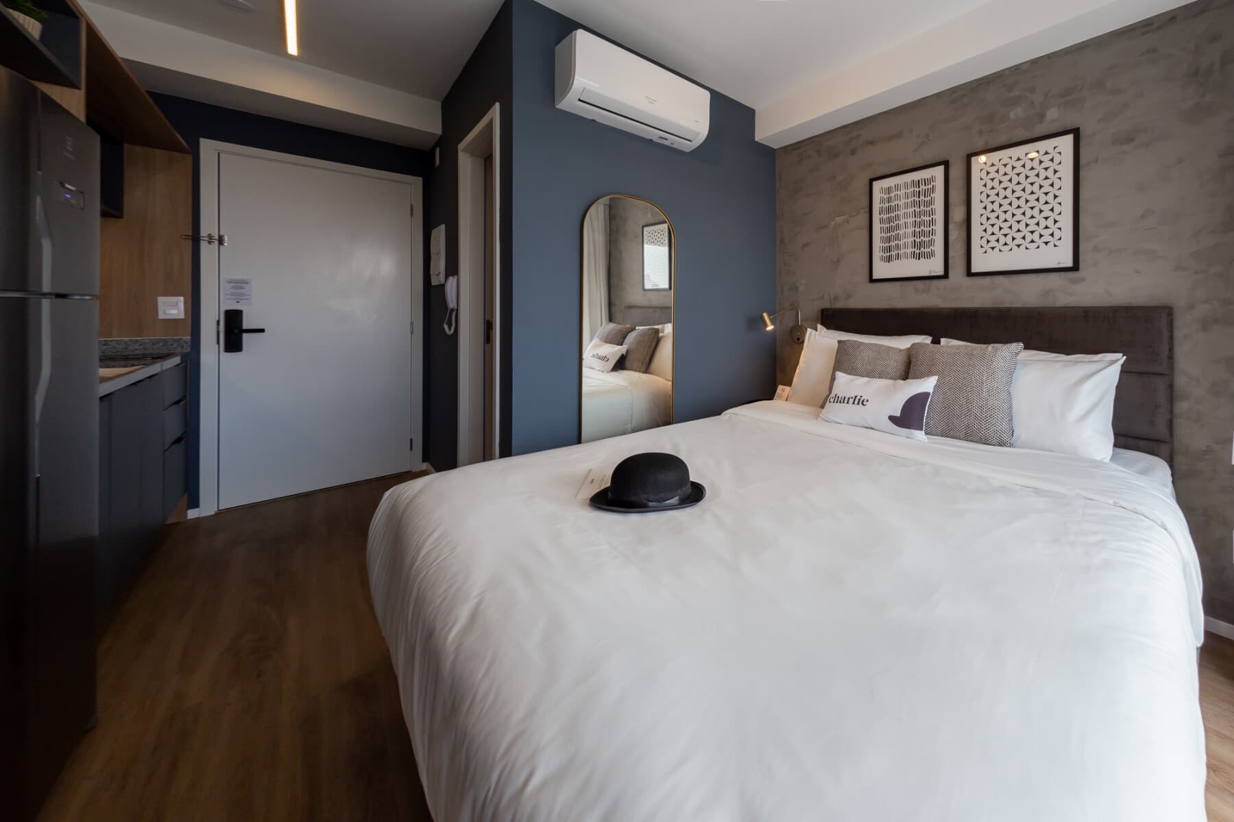 Charlie Nik Vila Mariana