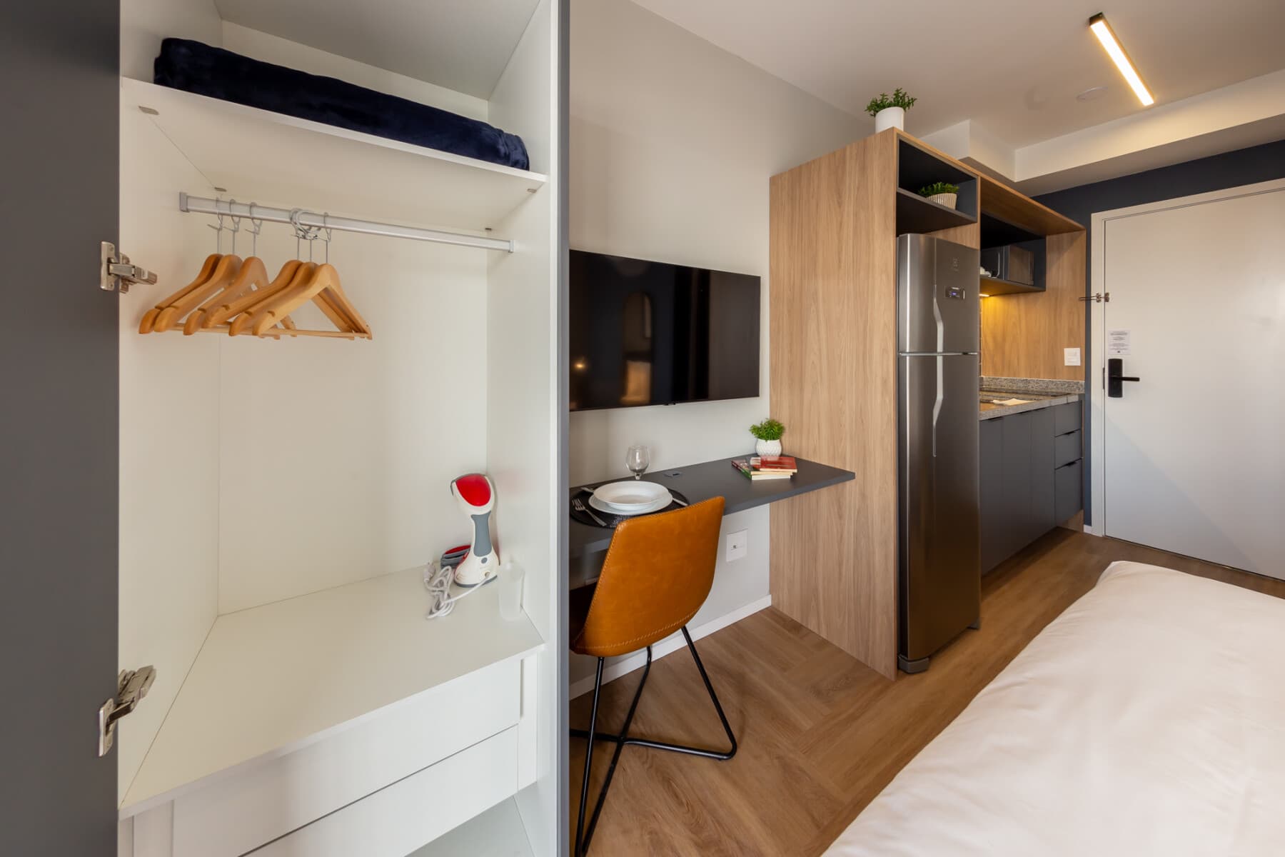 Charlie Nik Vila Mariana