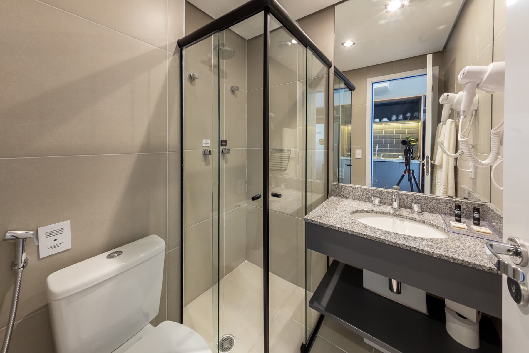 Charlie Nik Vila Mariana