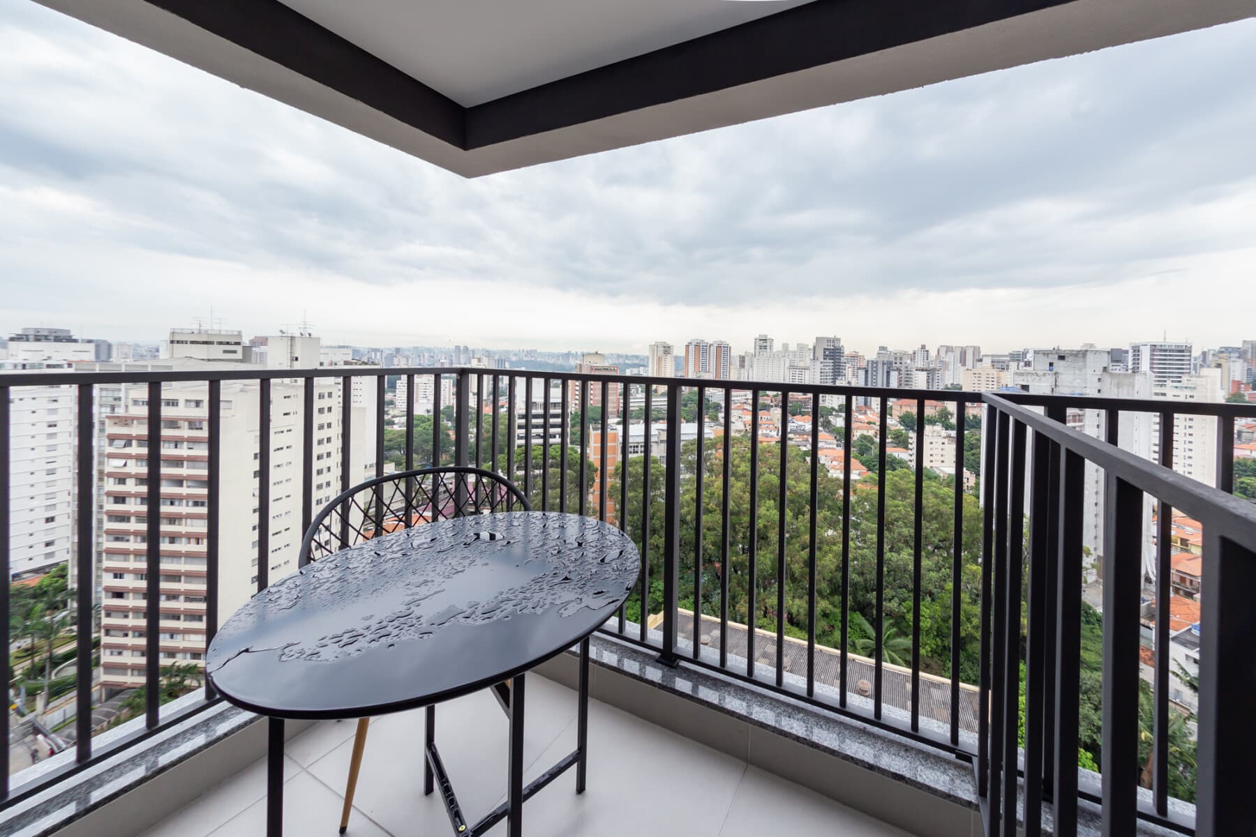 Charlie Nik Vila Mariana