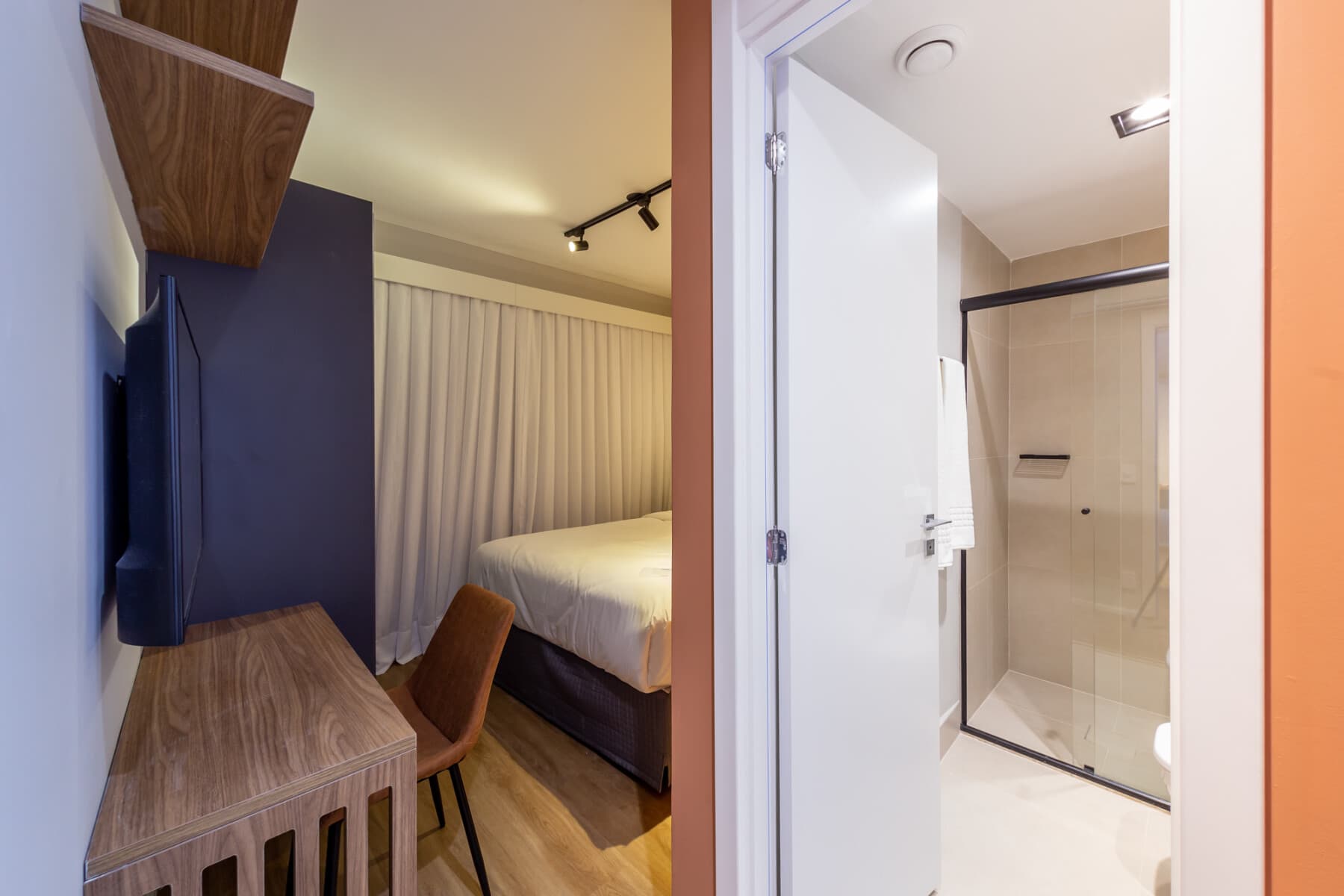 Apto 1 Dorm Casal com Sofá Cama - Charlie For You Moema