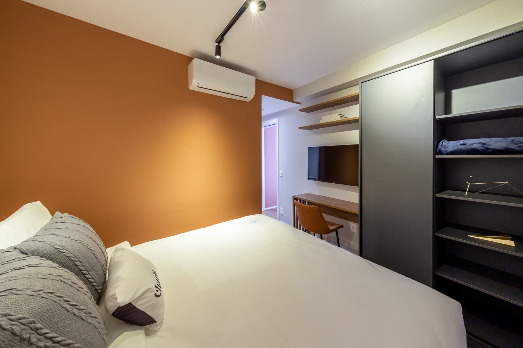 Apto 1 Dorm Casal com Sofá Cama - Charlie For You Moema