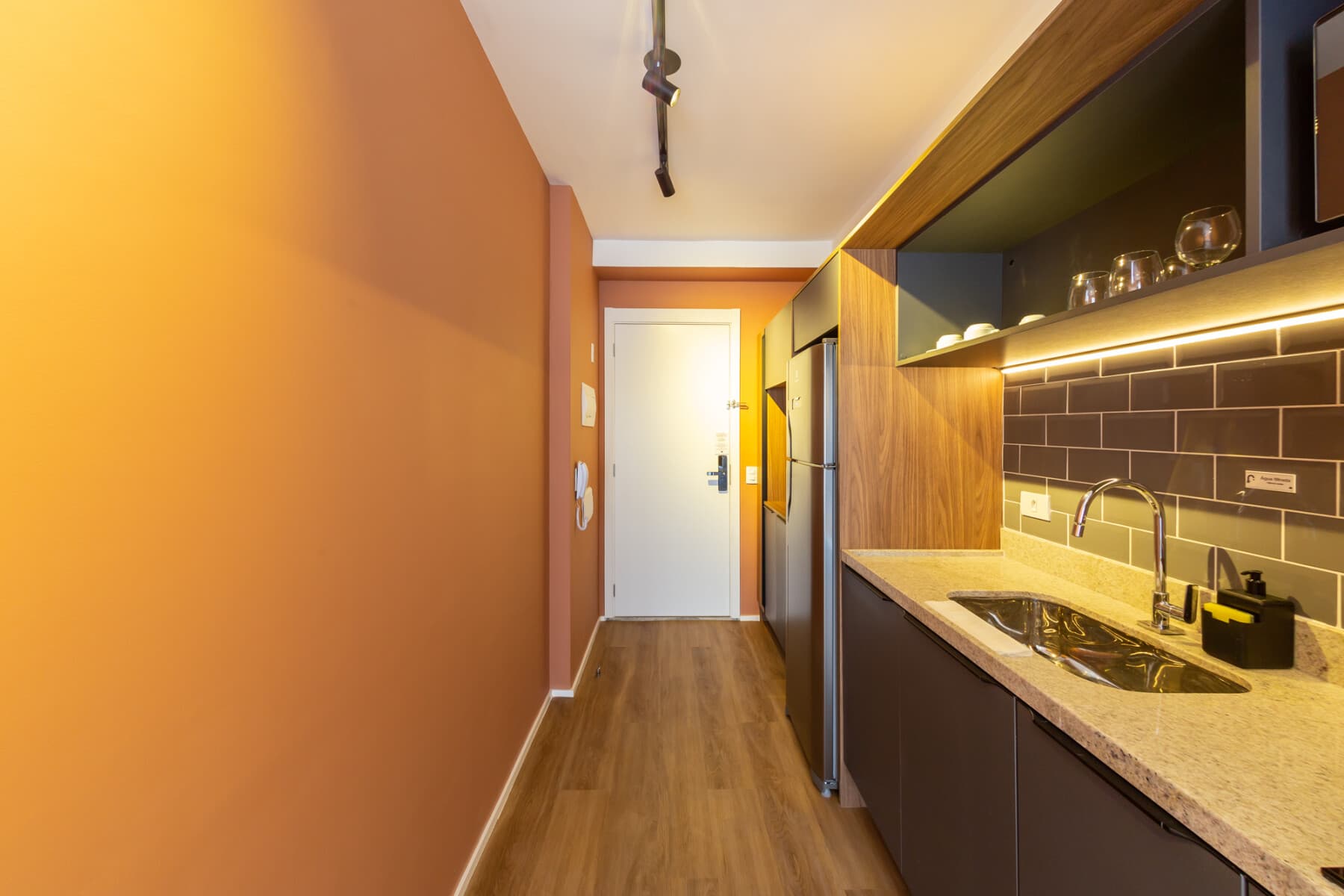 Apto 1 Dorm Casal com Sofá Cama - Charlie For You Moema