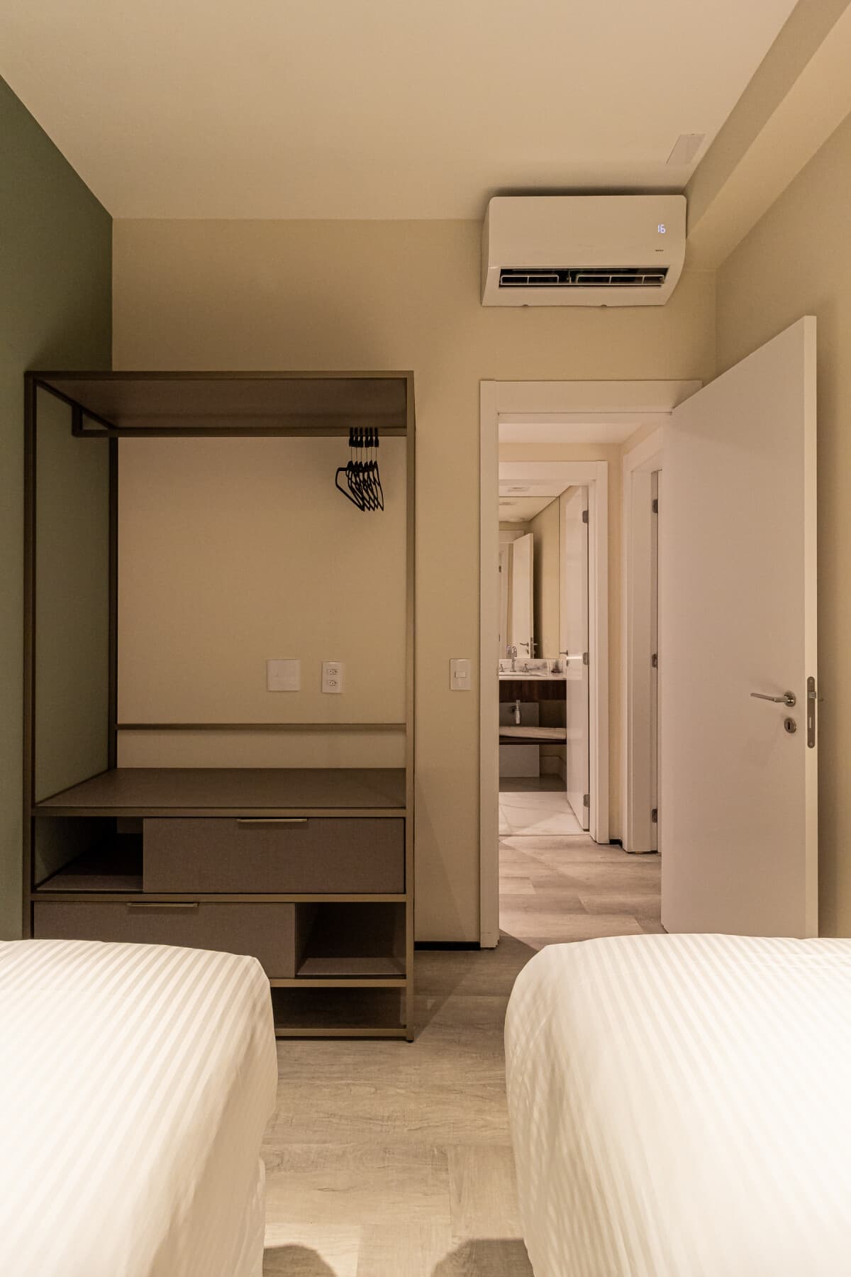 Apartamento 2 Dorms (Casal e 2 Solteiro) - 60M - Iconyc House of Charlie