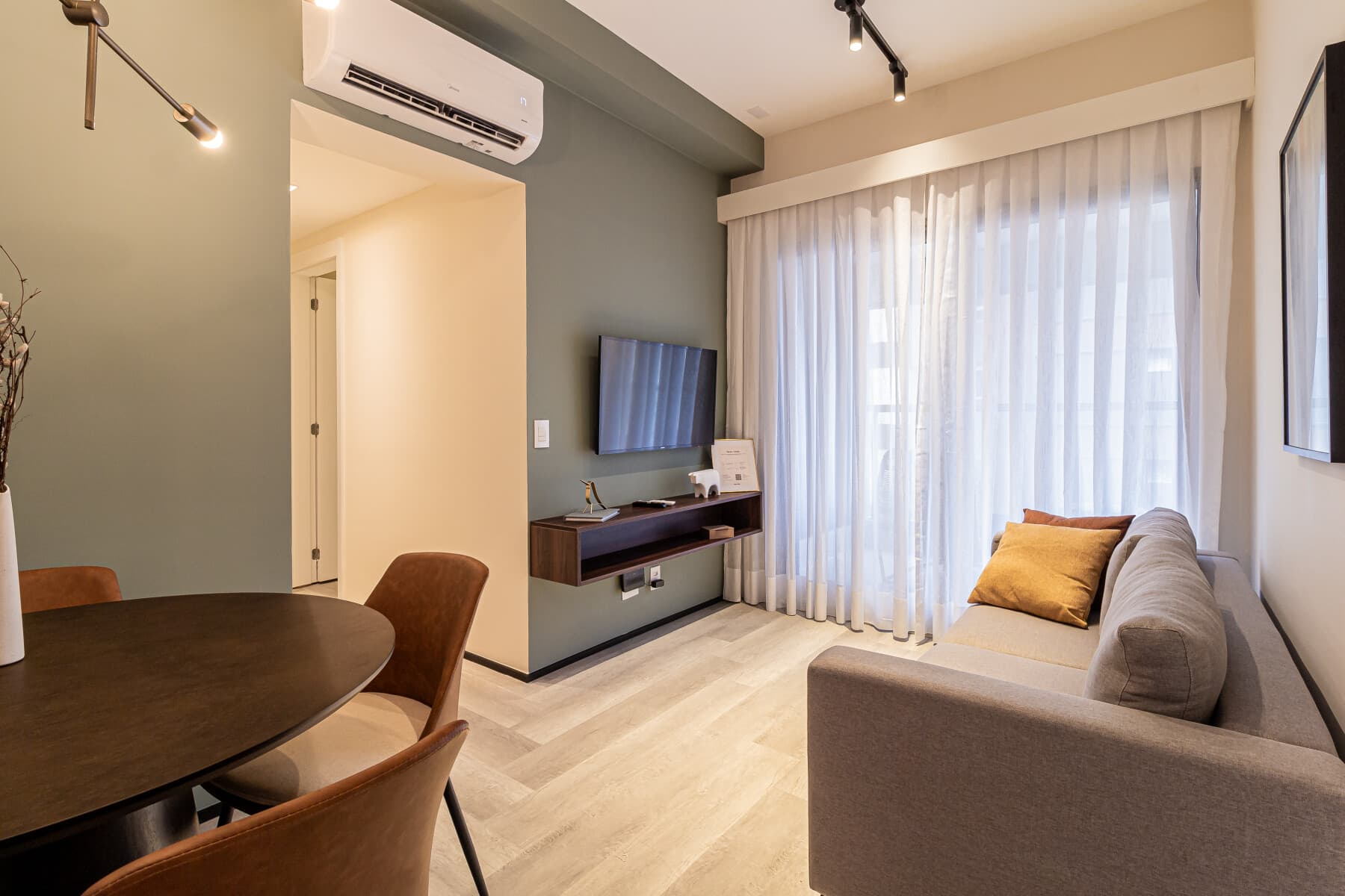 Apartamento 2 Dorms (Casal e 2 Solteiro) - 60M - Iconyc House of Charlie