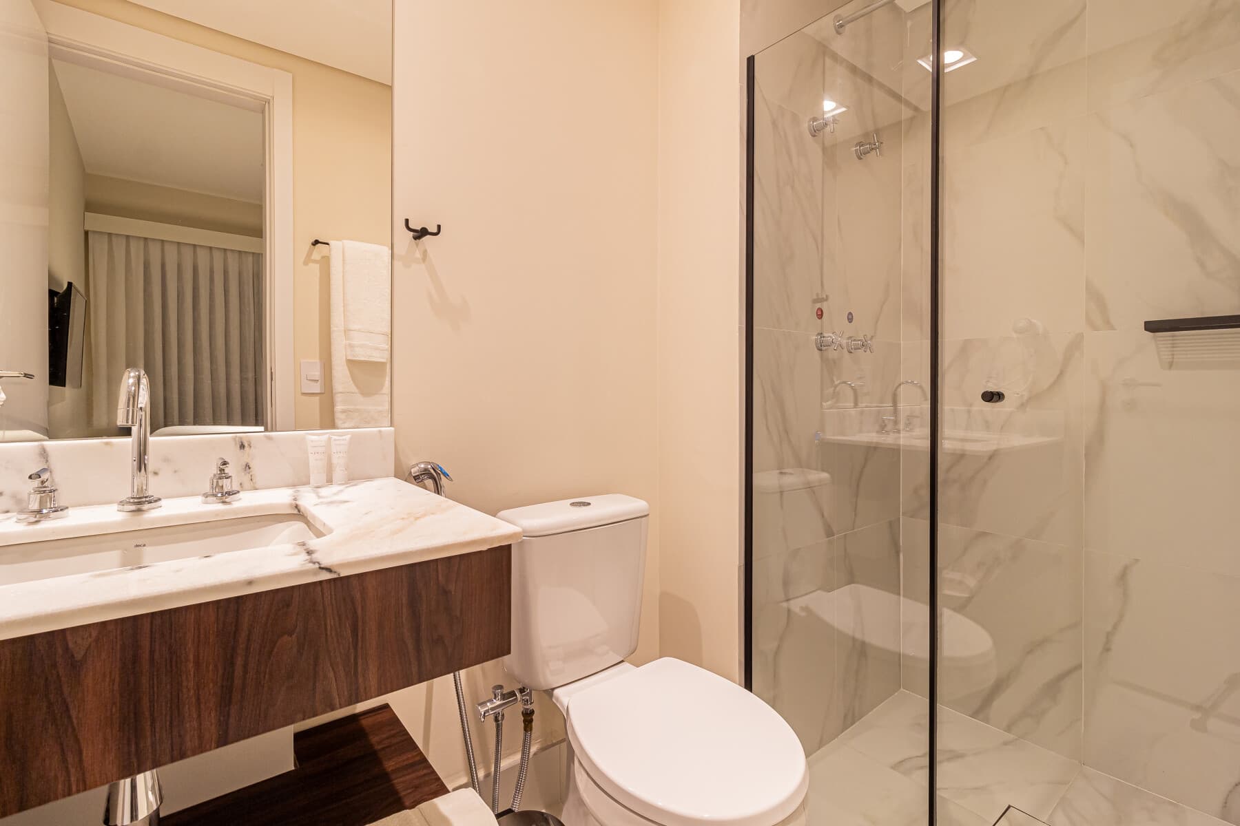 Apartamento 2 Dorms (Casal e 2 Solteiro) - 60M - Iconyc House of Charlie