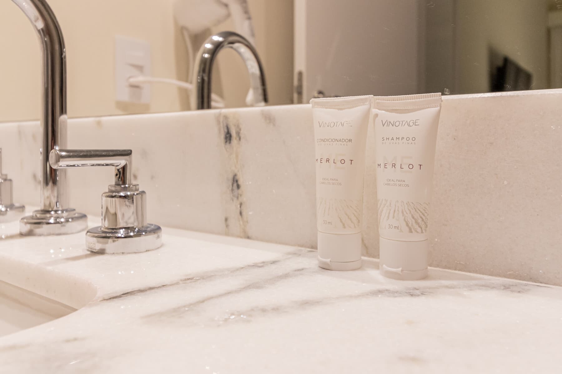 Apartamento 2 Dorms (Casal e 2 Solteiro) - 60M - Iconyc House of Charlie