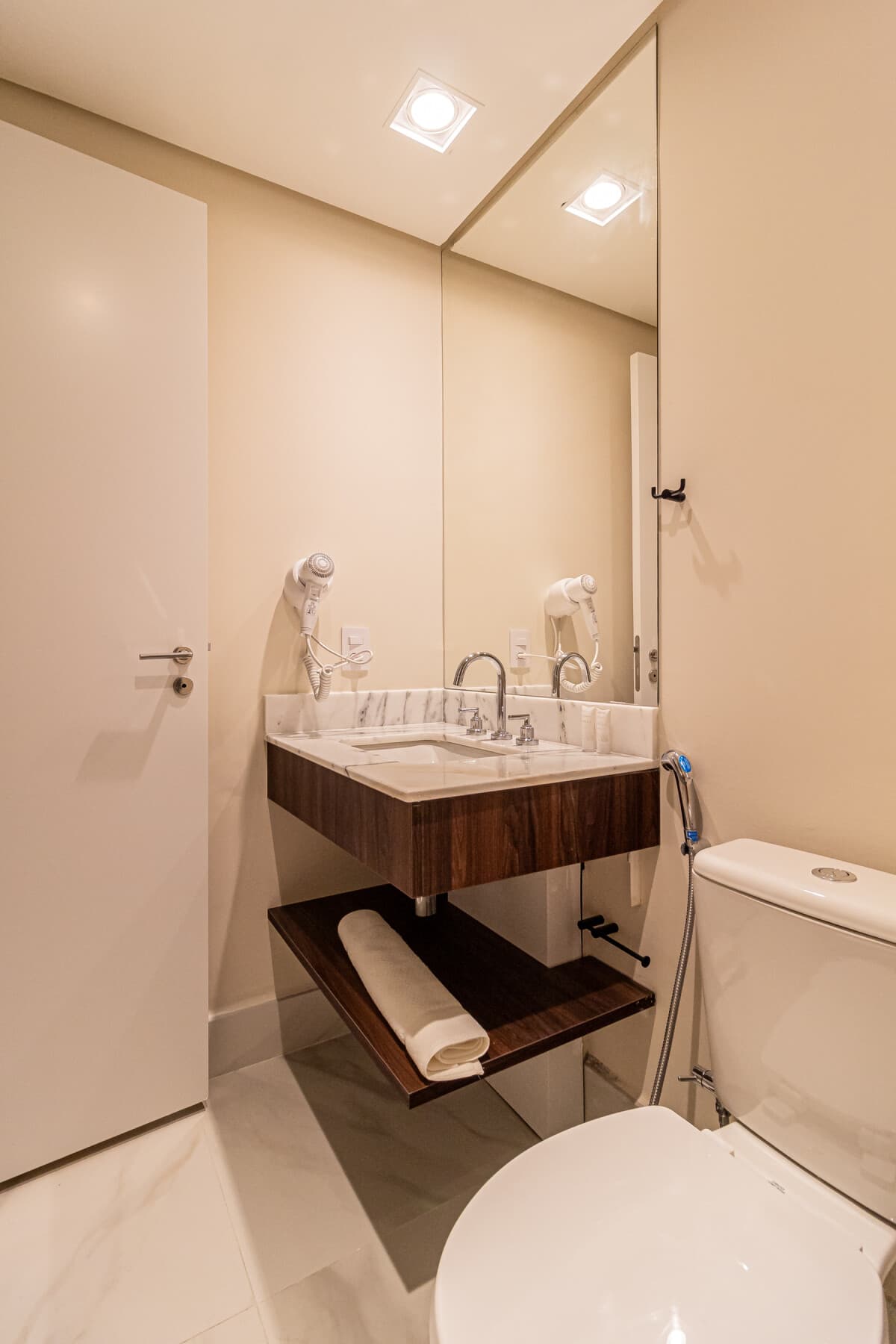 Apartamento 2 Dorms (Casal e 2 Solteiro) - 60M - Iconyc House of Charlie