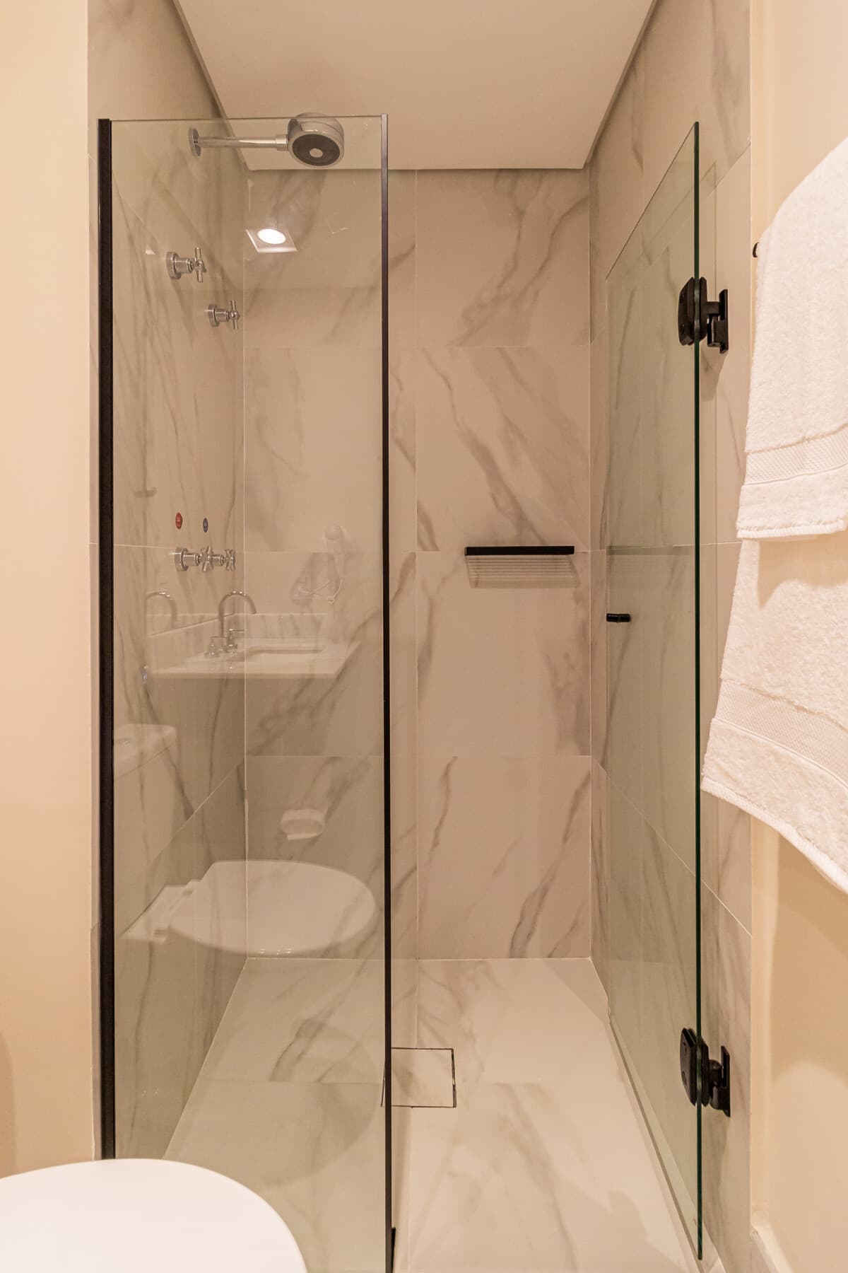 Apartamento 2 Dorms (Casal e 2 Solteiro) - 60M - Iconyc House of Charlie