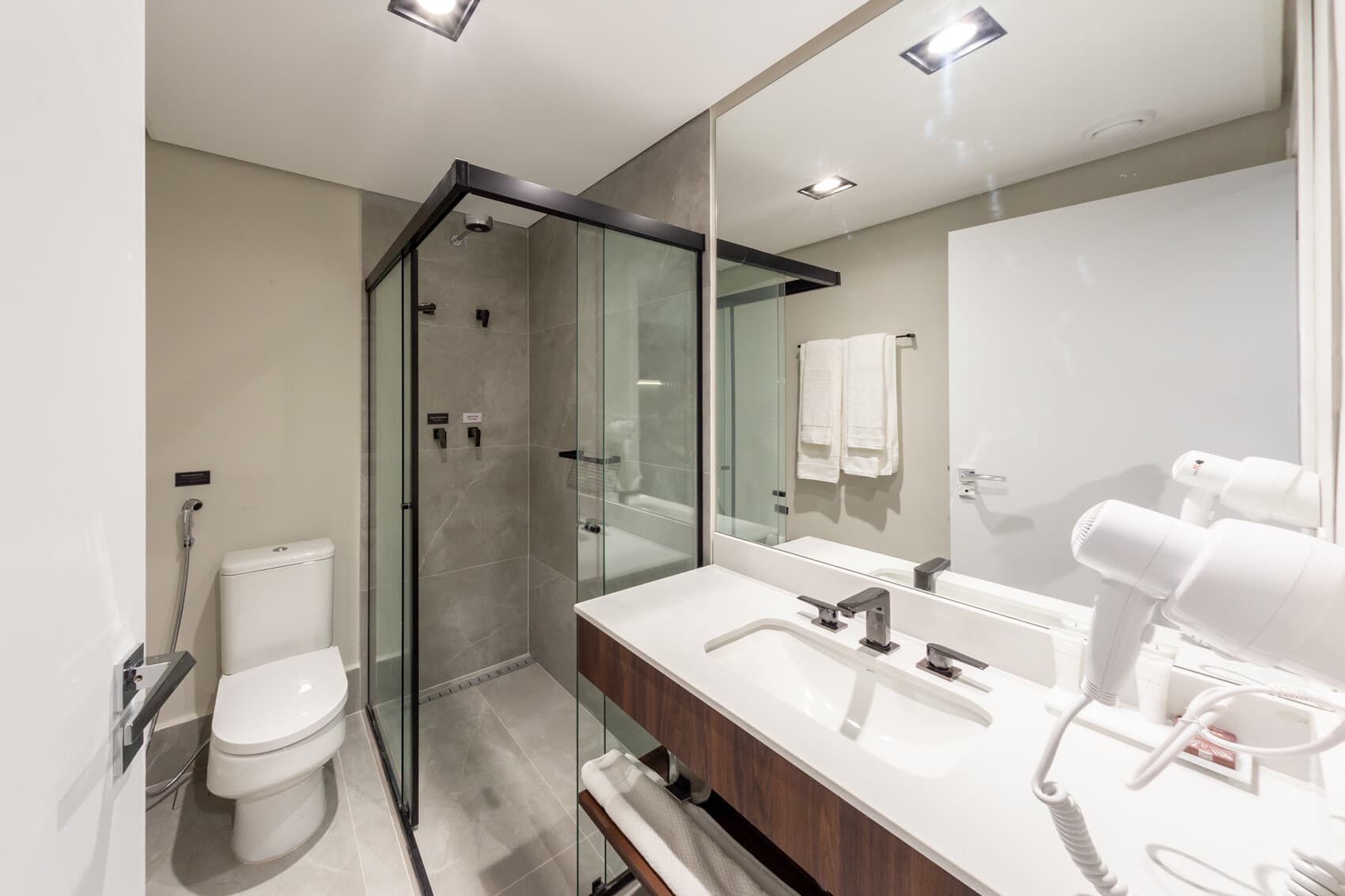 Suíte Triplo Superior (1 Casal e 1 Solteiro) - Charlie On The Parc Ibirapuera Hotel