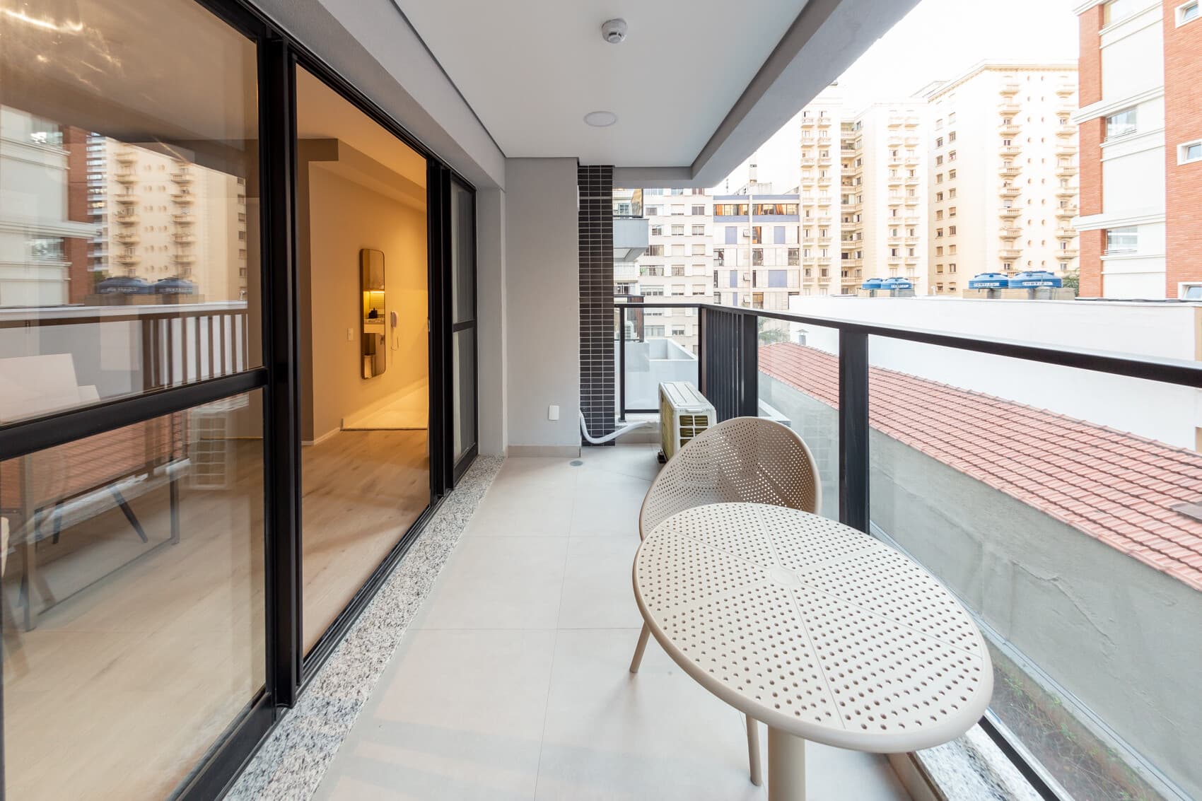 Studio Casal PNE - Charlie Contemporâneo Jardins Essential