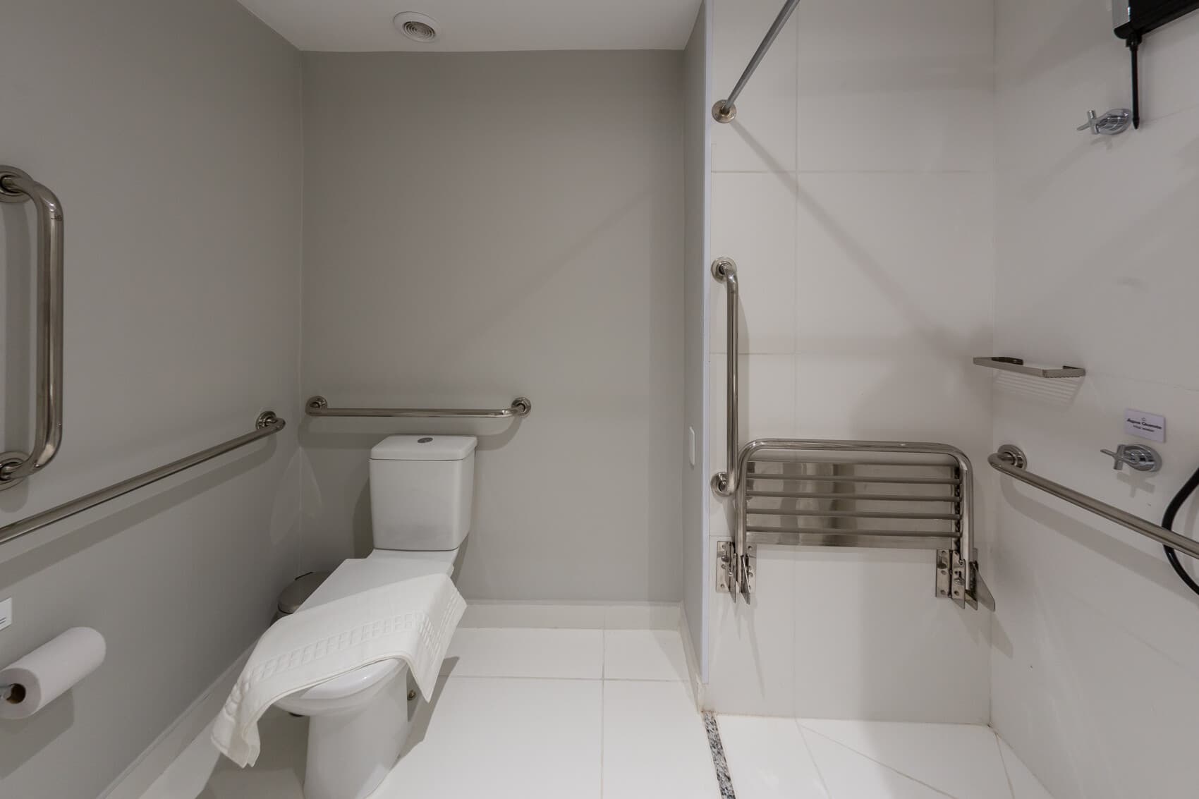 Studio Casal PNE - Charlie Contemporâneo Jardins Essential