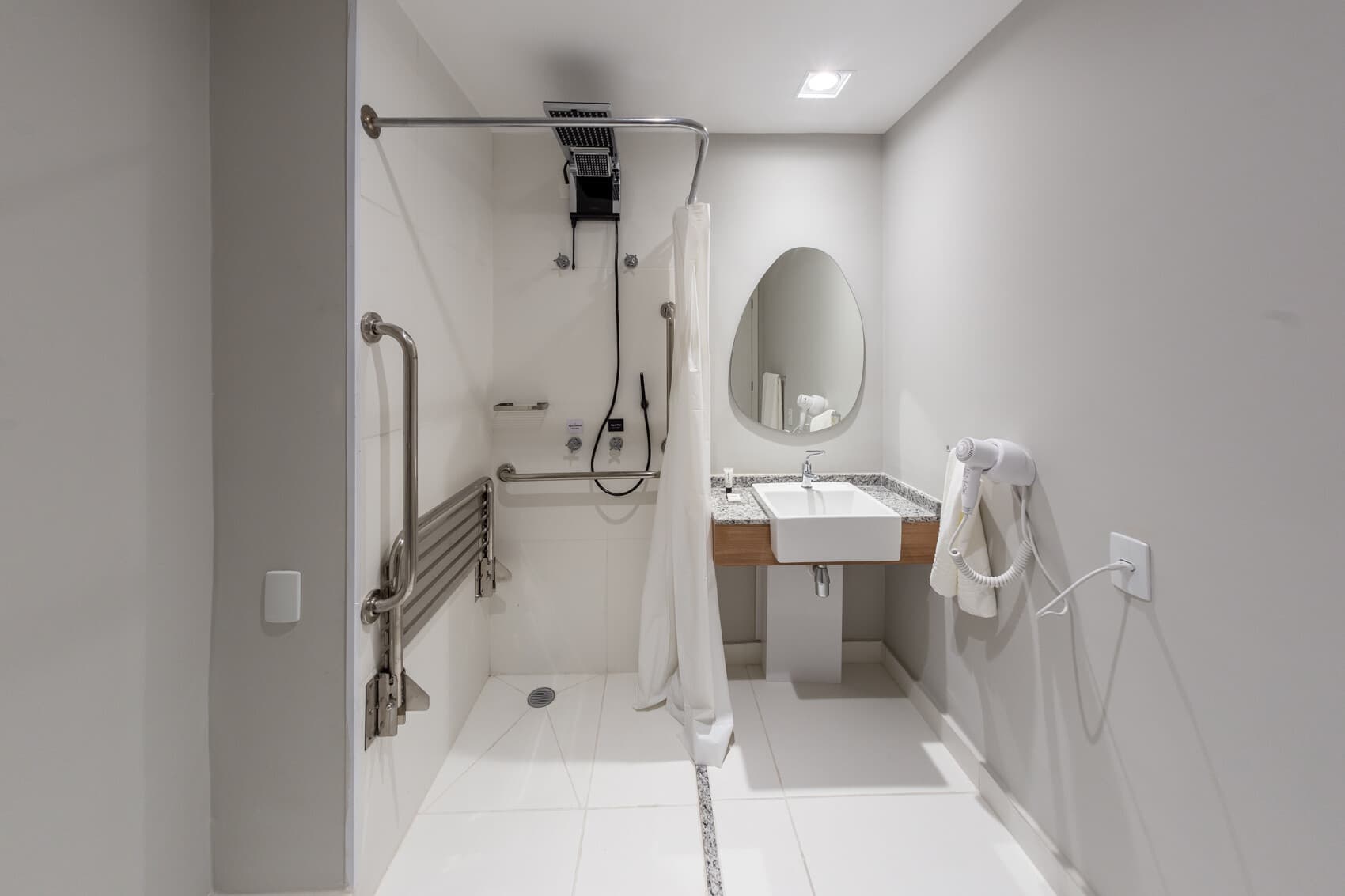 Studio Casal PNE - Charlie Contemporâneo Jardins Essential