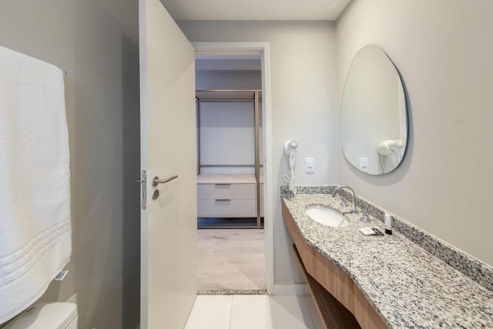 Apto 2 Dorms (Casal e 2 Solteiro) - Charlie Contemporâneo Jardins Essential