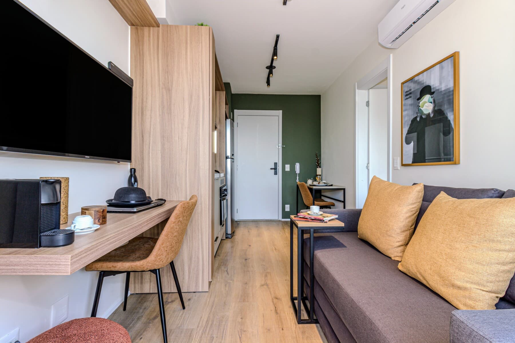 Apto 1 Dorm 30m com Sofá Cama - R - Charlie Bothanic Campo Belo