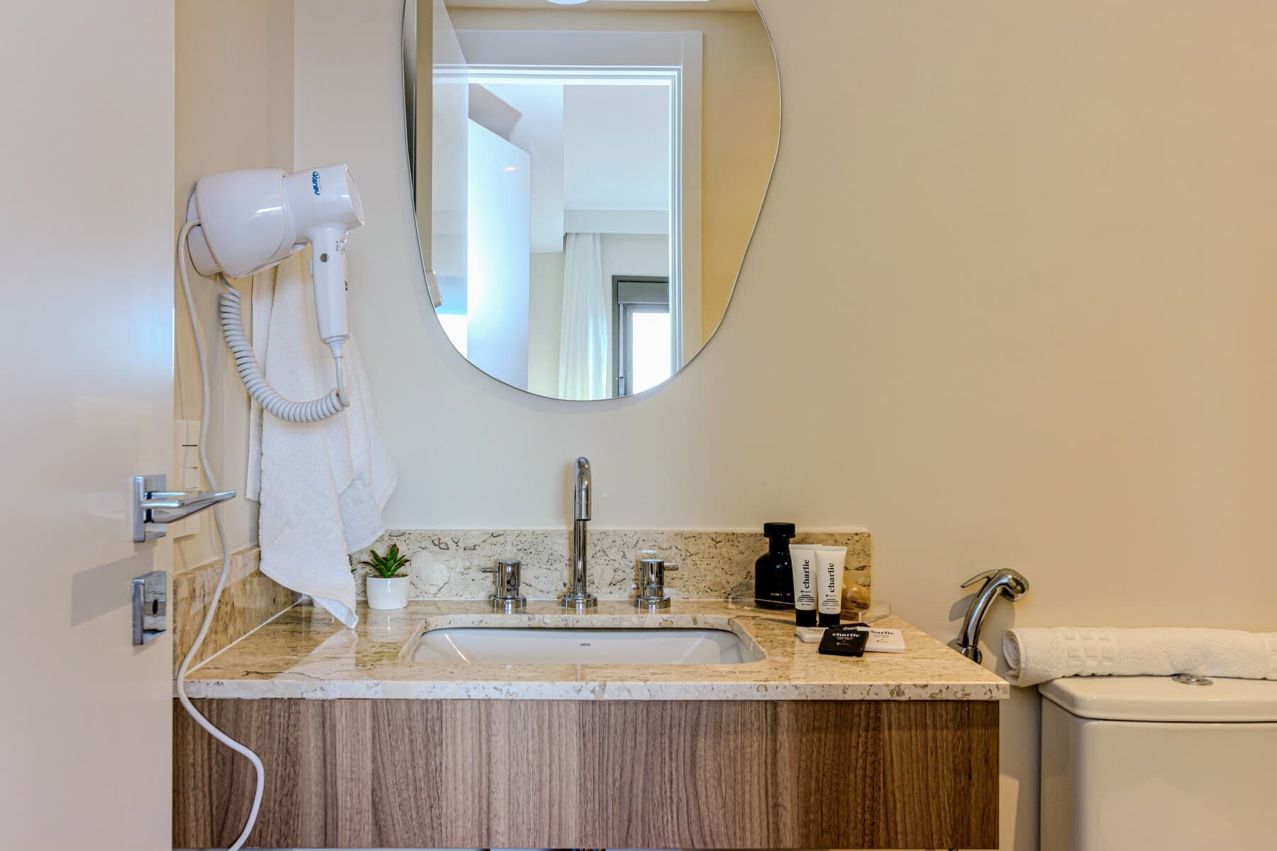 Charlie Bothanic Campo Belo