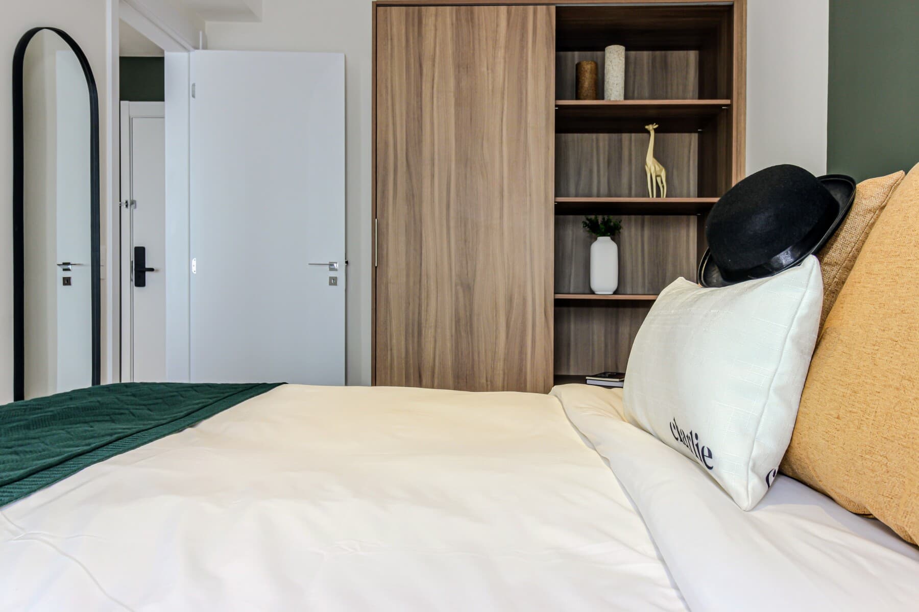 Apto 2 Dorm com Sofá Cama 42m - R - Charlie Bothanic Campo Belo