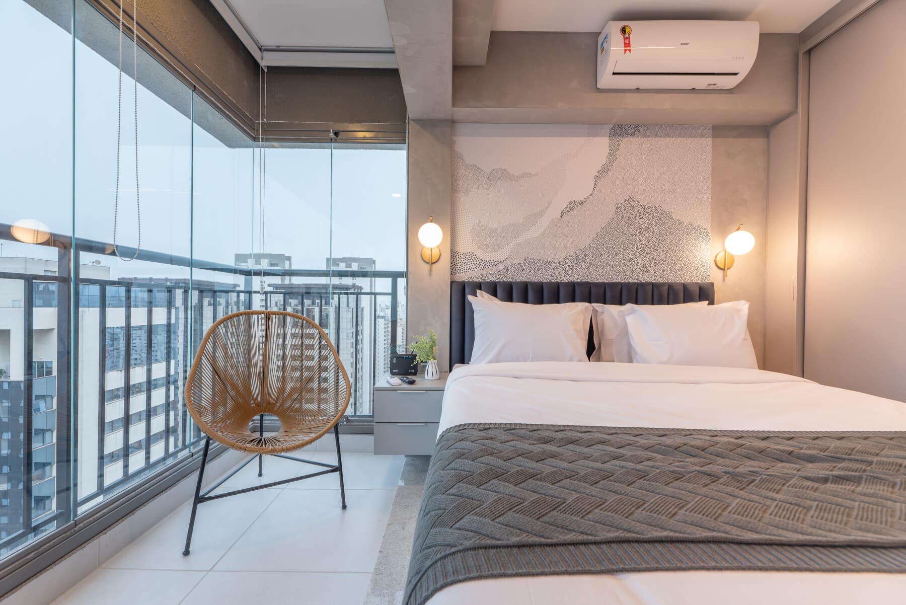 Studio Superior Casal com Sofá Cama - Charlie Vitrali Moema