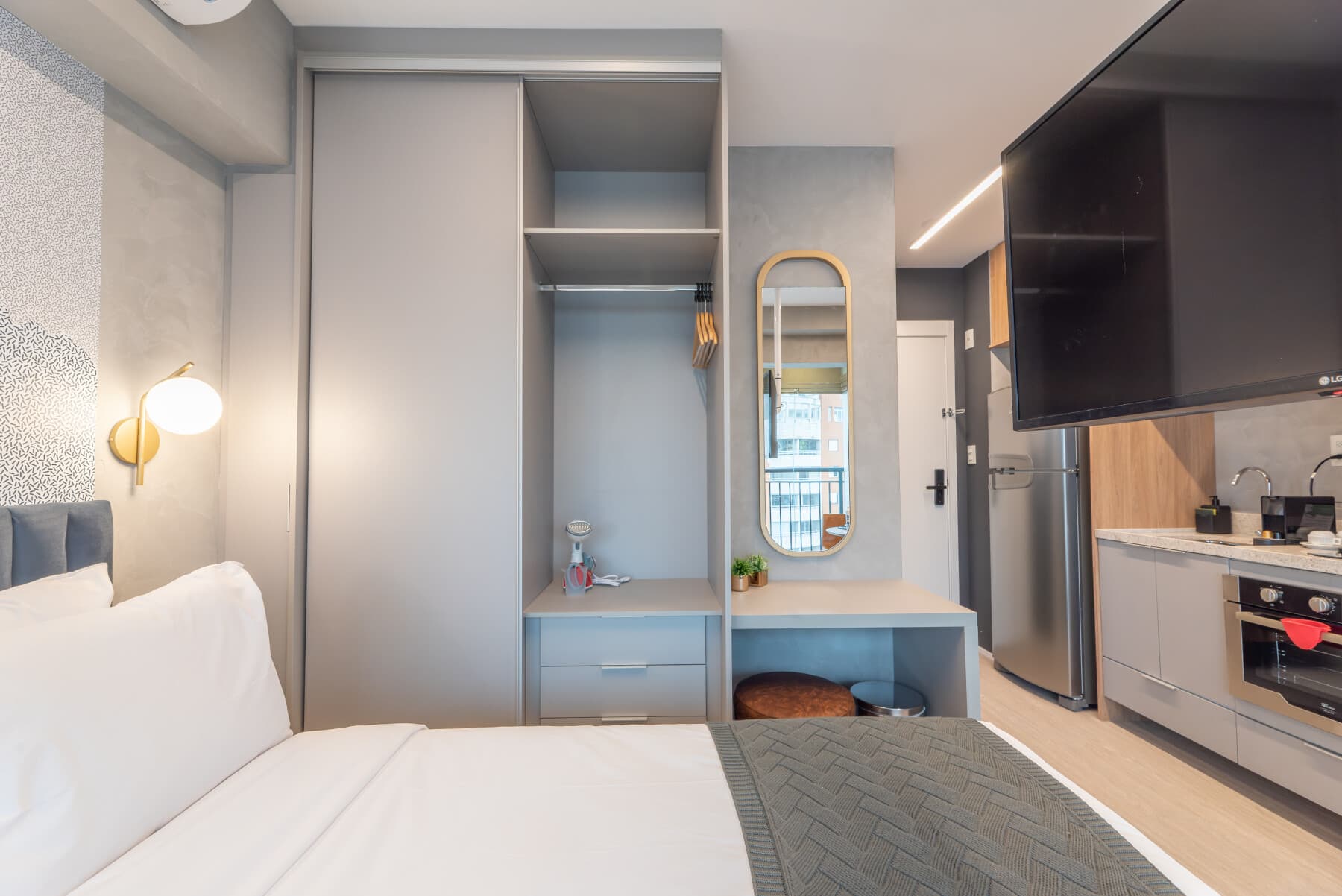 Studio Superior Casal com Sofá Cama - Charlie Vitrali Moema