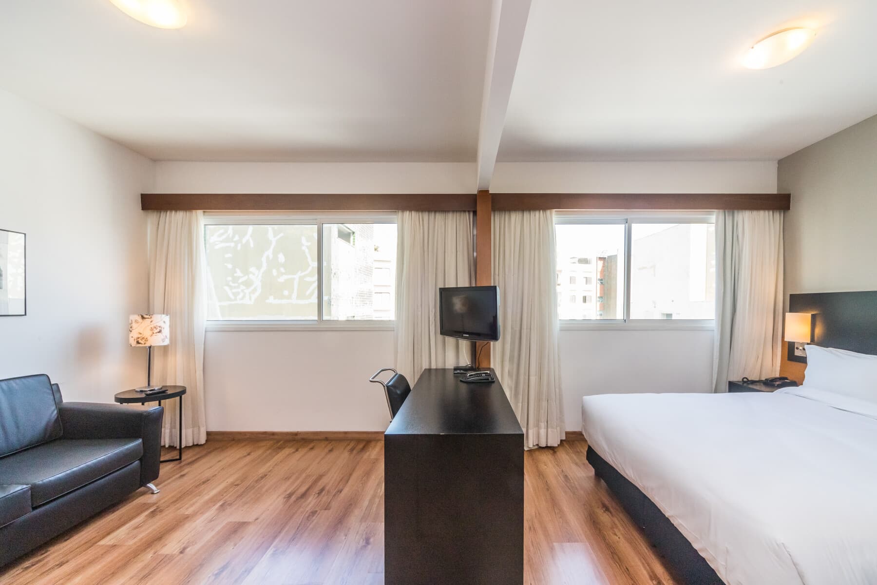 Paraíso Suítes by Charlie