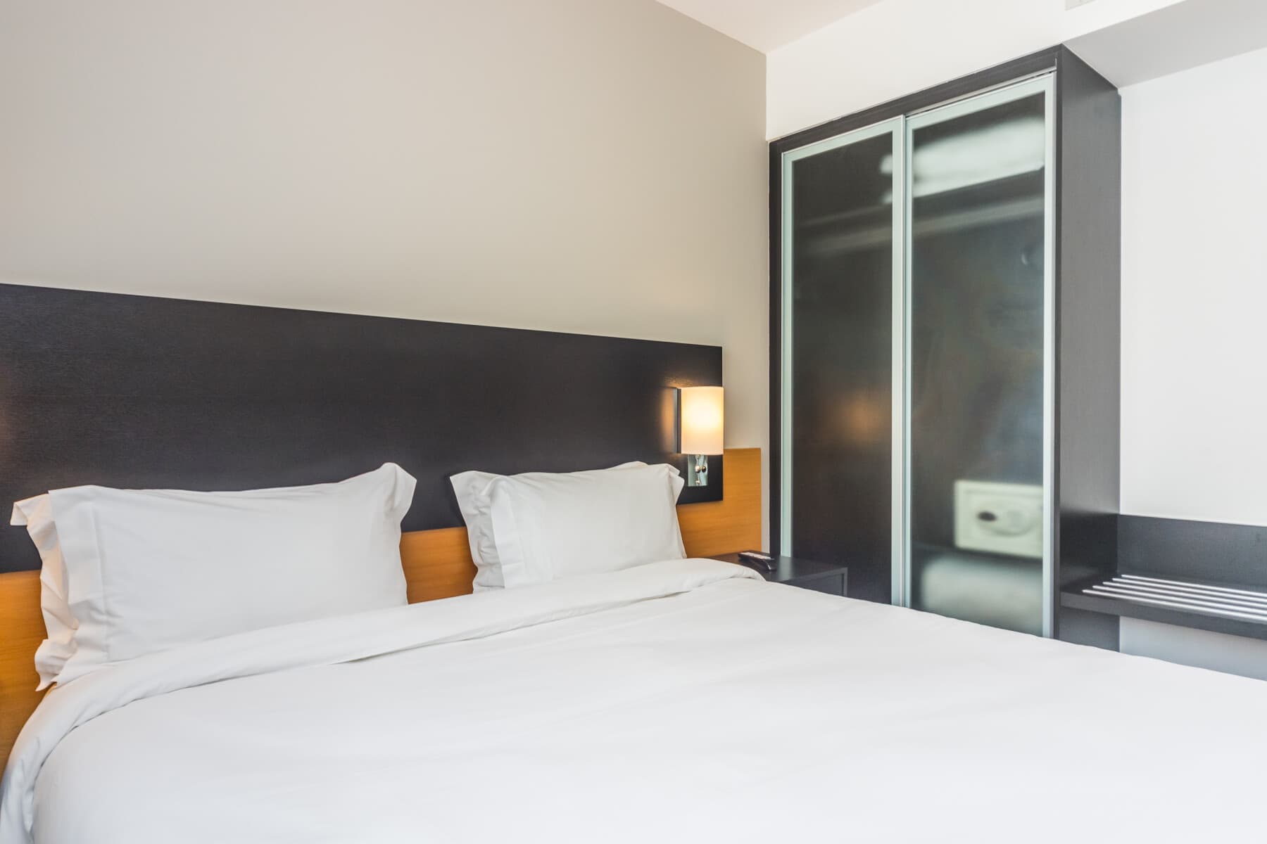 Suíte Standard Casal - PNE - Paraíso Suítes by Charlie