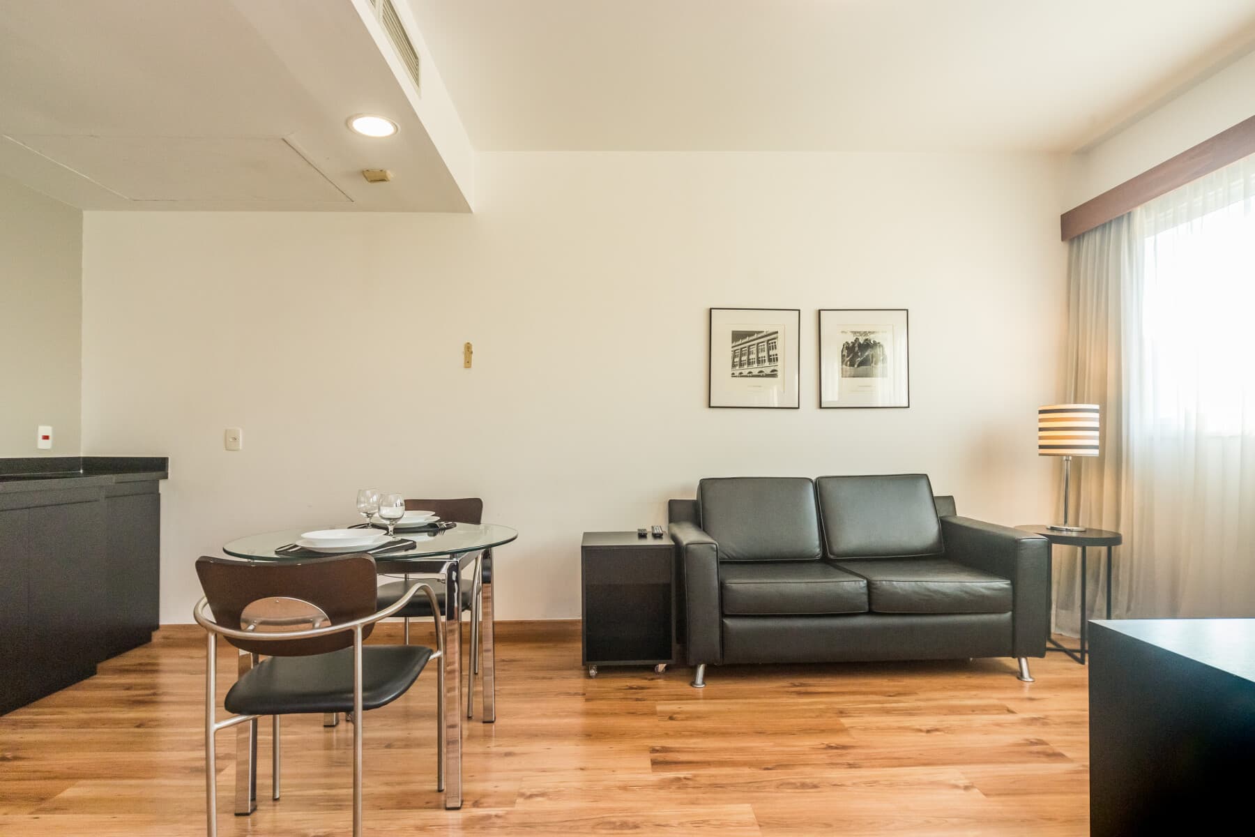 Suíte Dupla Standard Solteiro - Paraíso Suítes by Charlie