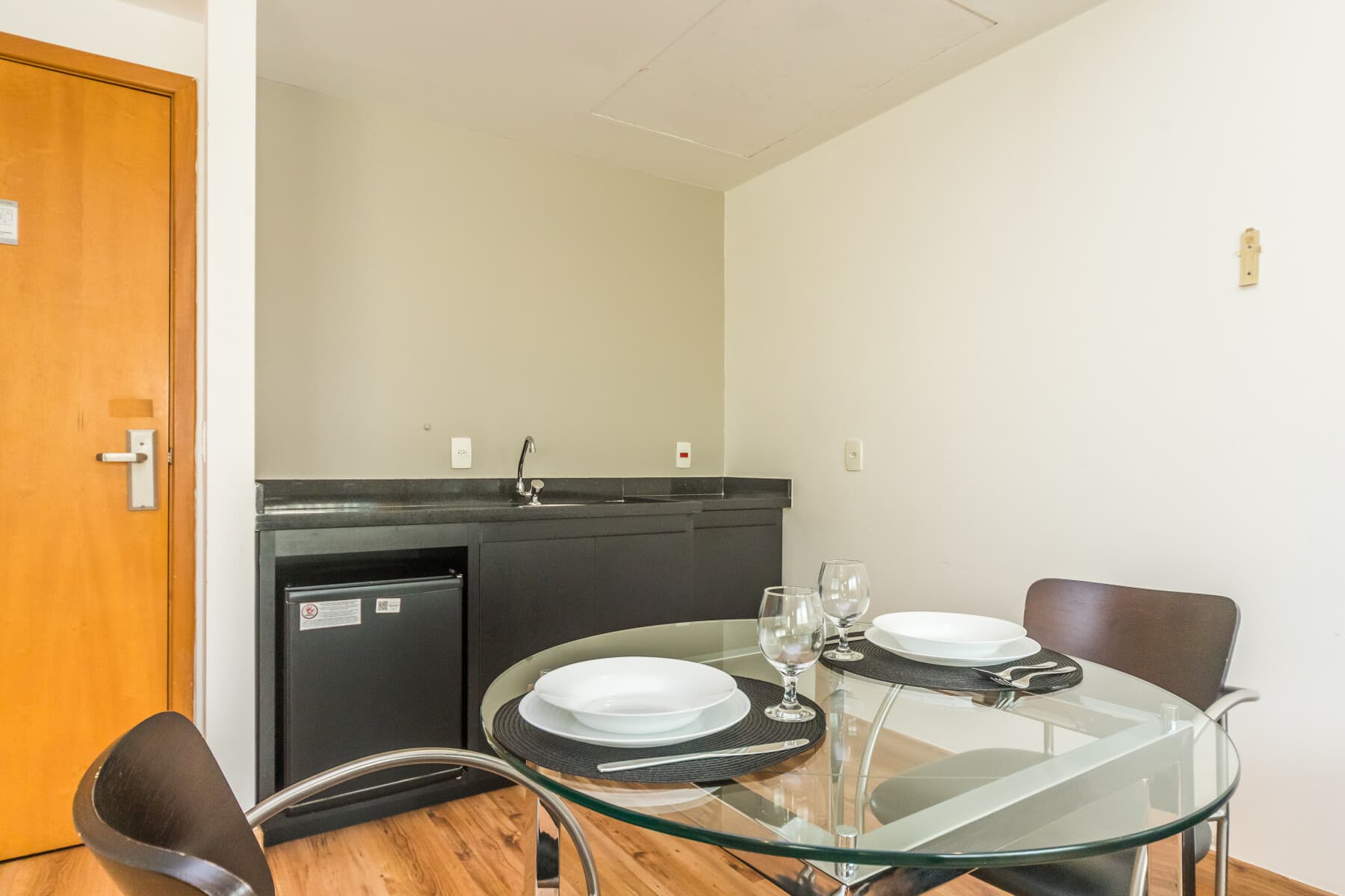 Suíte Dupla Standard Solteiro - Paraíso Suítes by Charlie