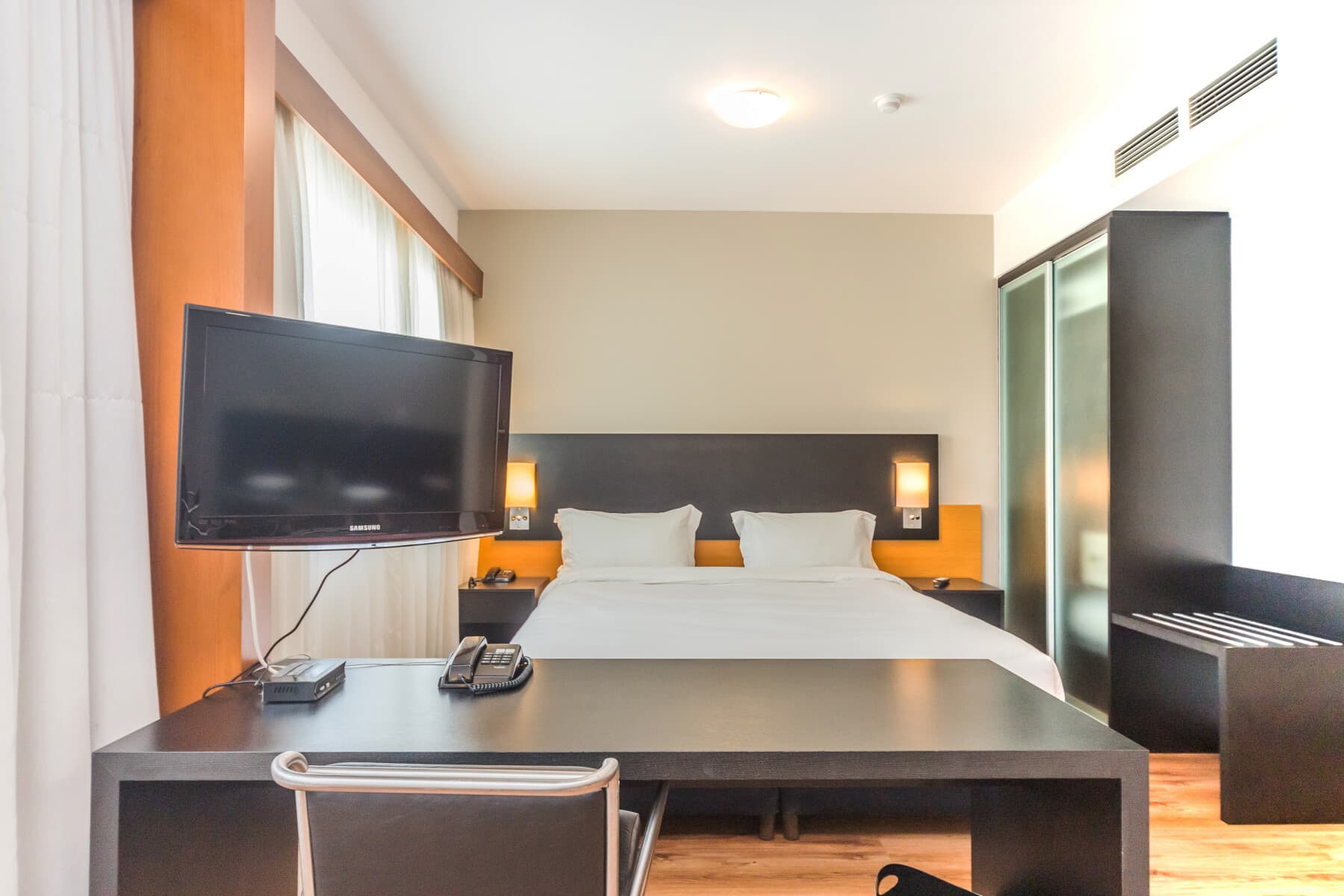 Suíte Standard Casal - Paraíso Suítes by Charlie