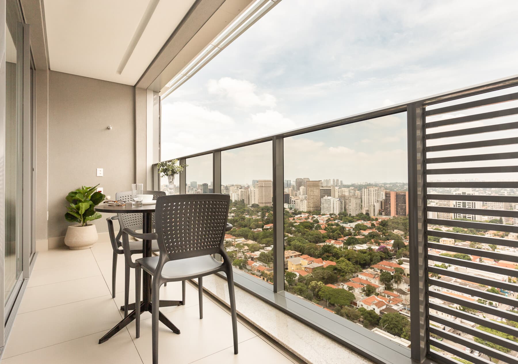 Charlie Wide Pinheiros