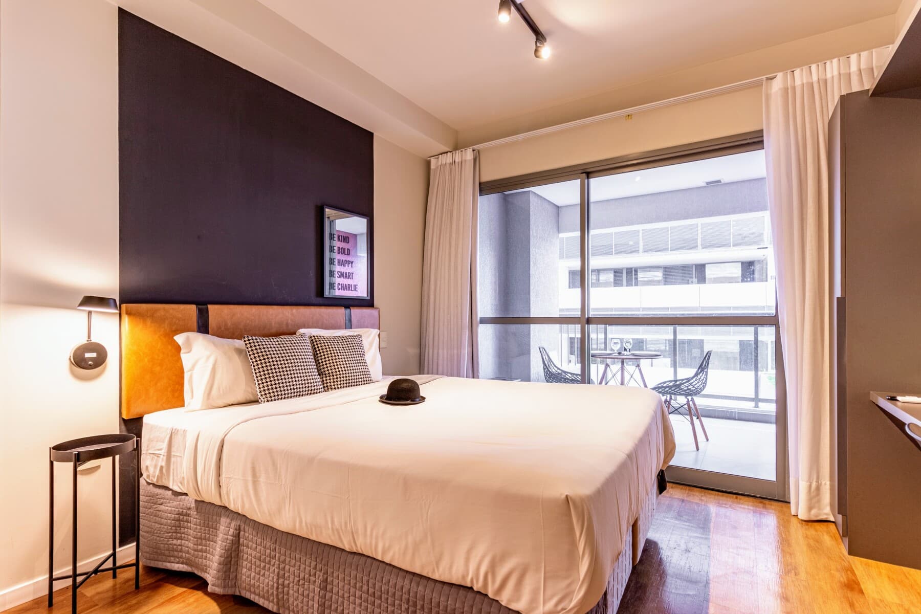 Charlie Rua dos Pinheiros