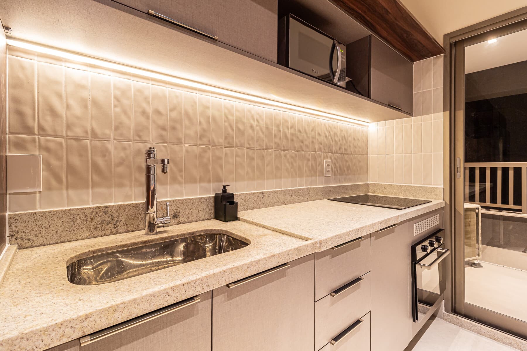 Apartamento 2 Dorms (Casal e 2 Solteiro) - 81M - Iconyc House of Charlie