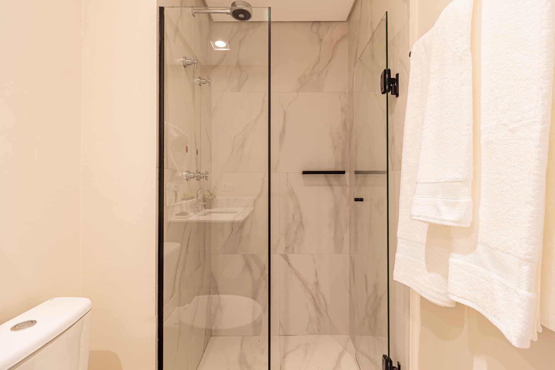 Apartamento 2 Dorms (Casal e 2 Solteiro) - 81M - Iconyc House of Charlie