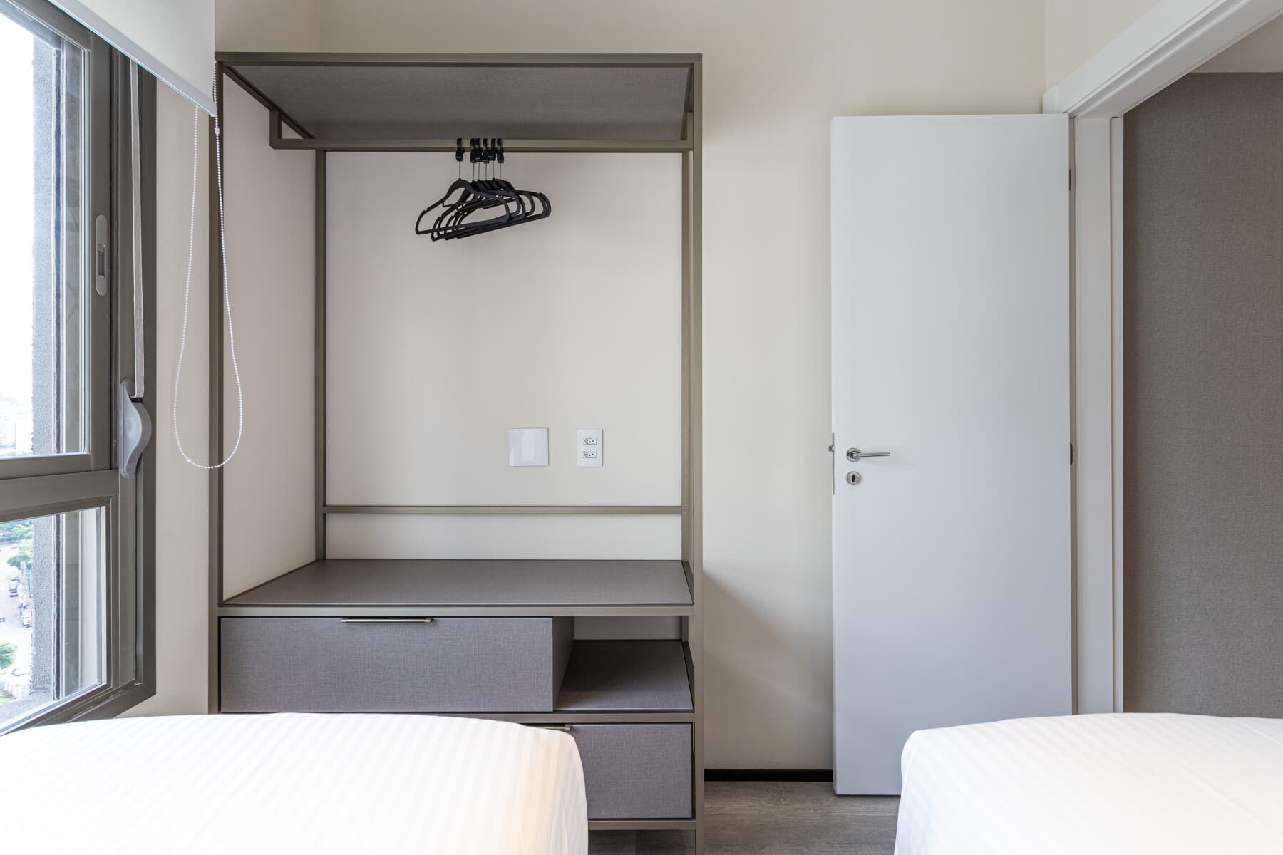 Apartamento 2 Dorms (Casal e 2 Solteiro) - 73M - Iconyc House of Charlie