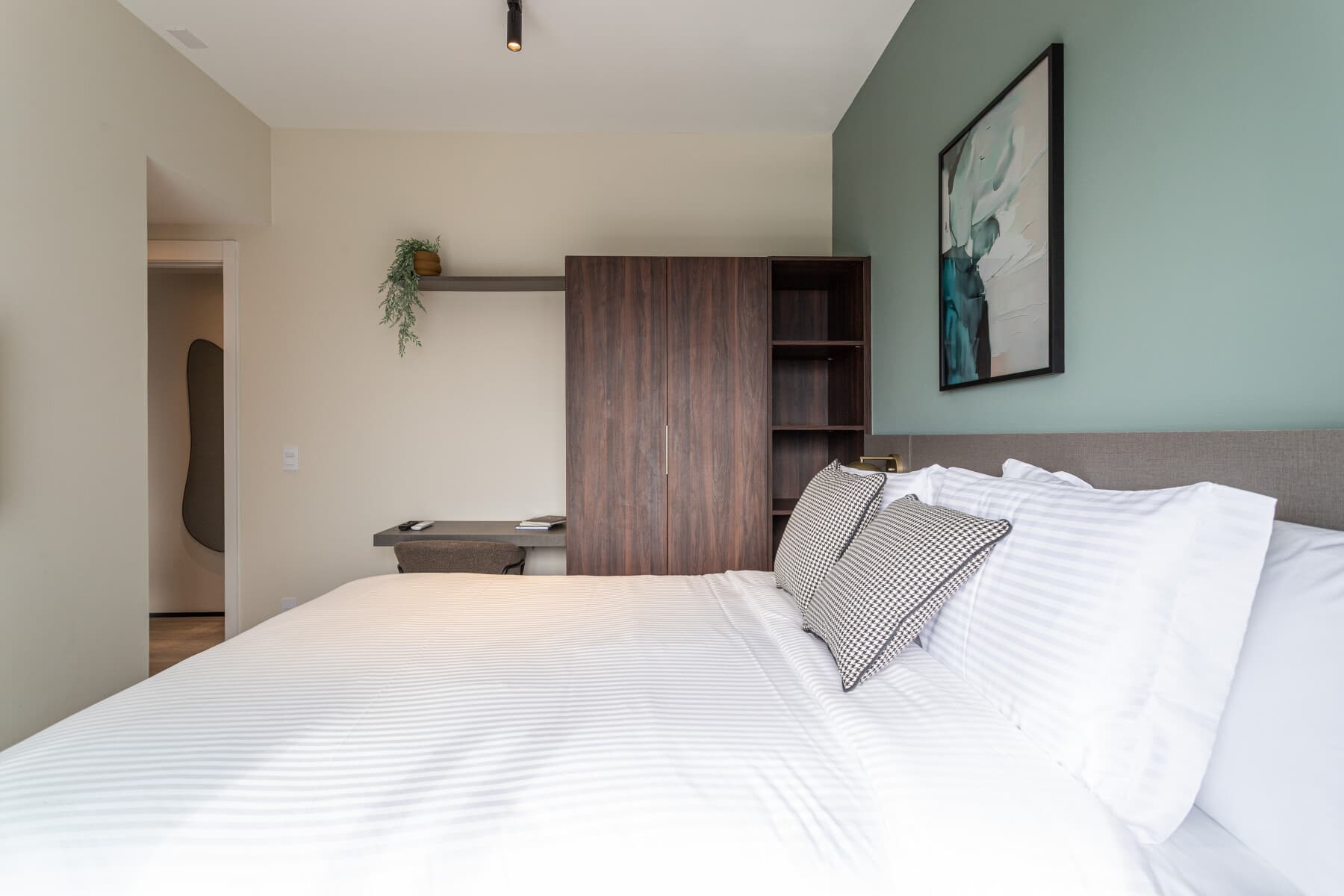 Apartamento 2 Dorms (Casal e 2 Solteiro) - 73M - Iconyc House of Charlie