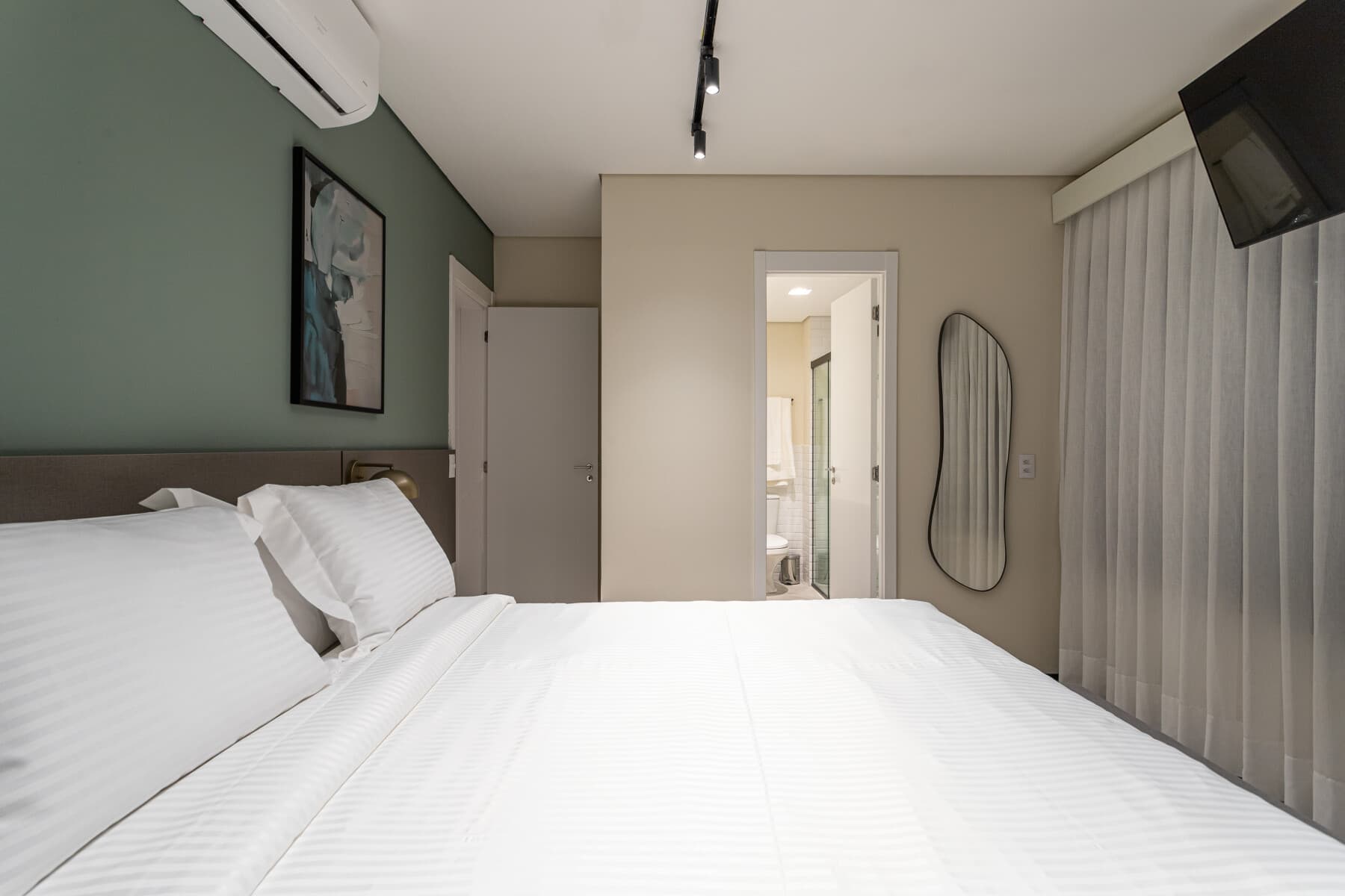 Apto Deluxe 2 Dorms (Casal 2 Solteiro) - 97M - Iconyc House of Charlie