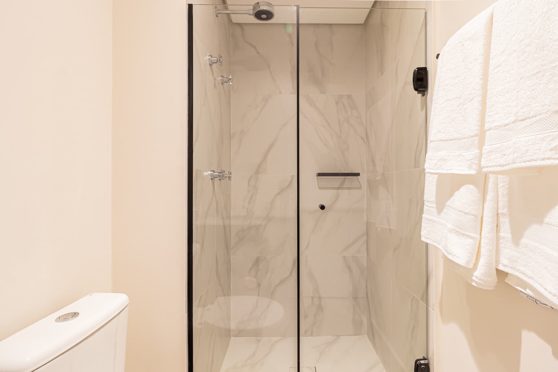 Apartamento 2 Dorms (Casal e 2 Solteiro) - 62M - Iconyc House of Charlie