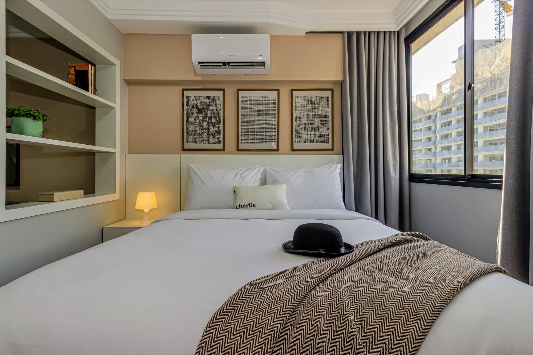 Charlie Poeta Drummond Jardins