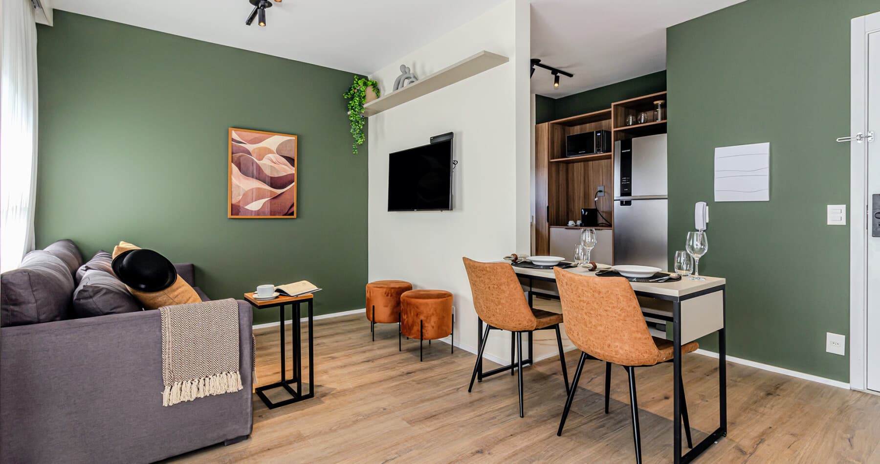 Apto 1 Dorm 40m com Sofá Cama - R - Charlie Bothanic Campo Belo