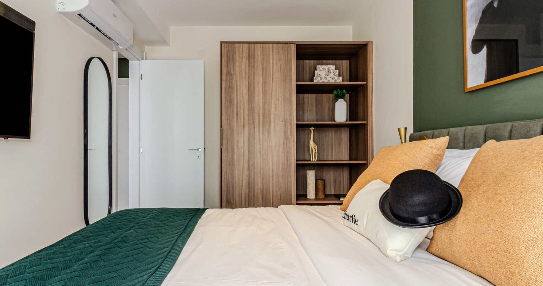 Apto 1 Dorm 40m com Sofá Cama - R - Charlie Bothanic Campo Belo