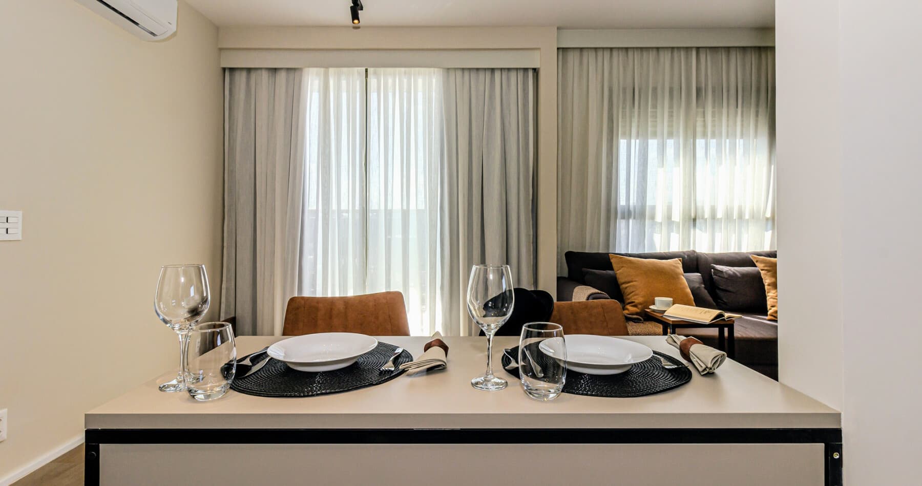 Apto 1 Dorm 40m com Sofá Cama - R - Charlie Bothanic Campo Belo