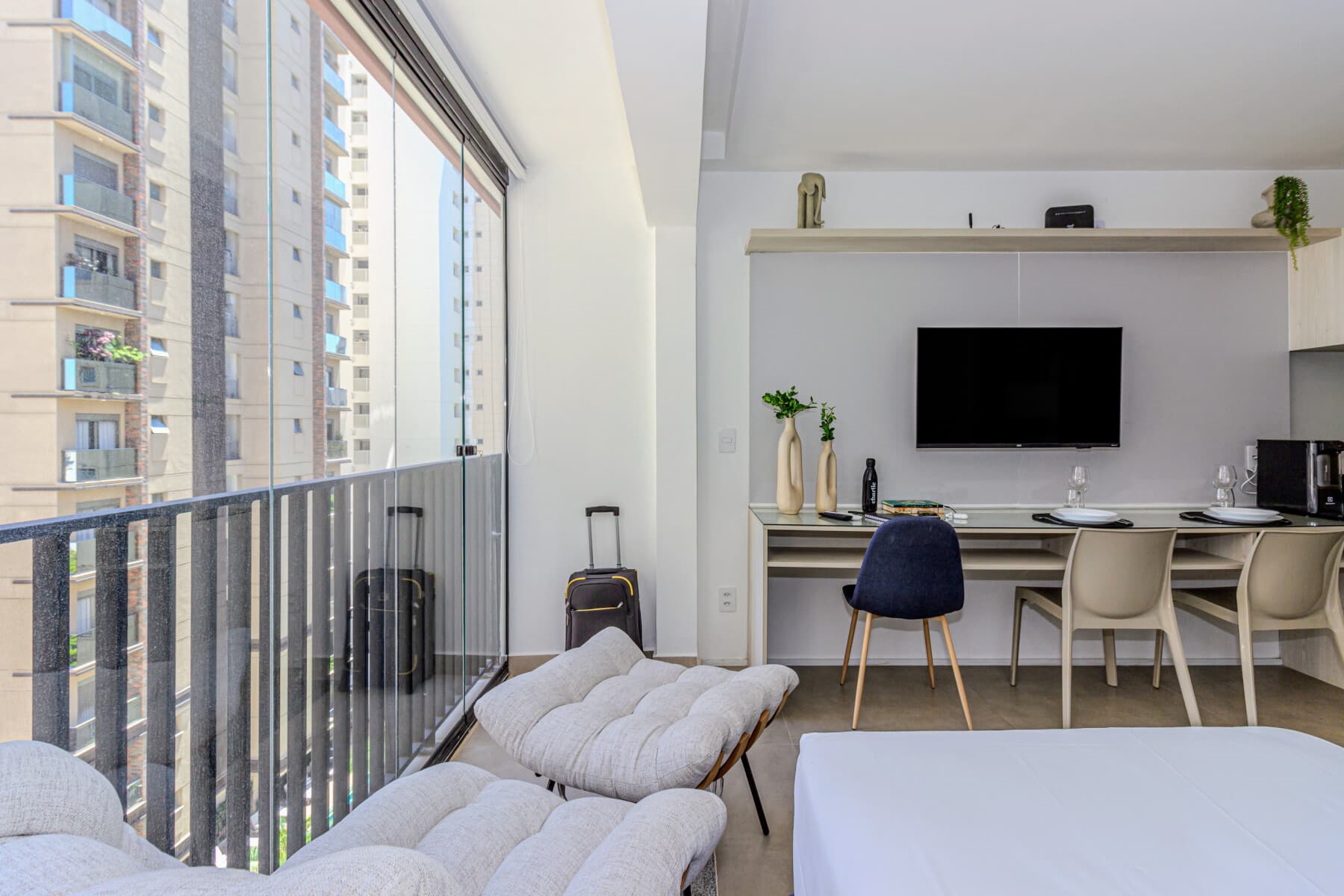 Studio Solteiro - Charlie Sabiá Moema