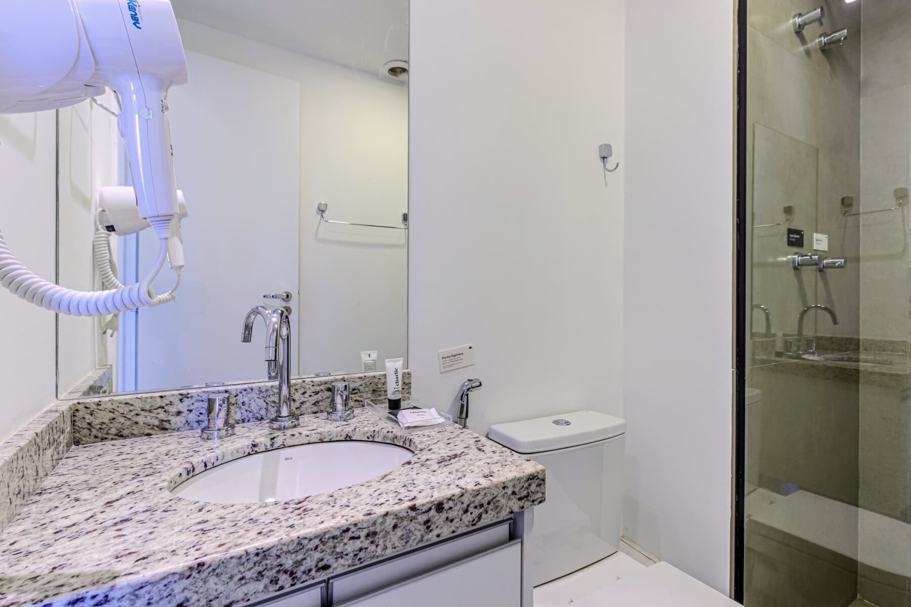 Studio Solteiro - Charlie Sabiá Moema